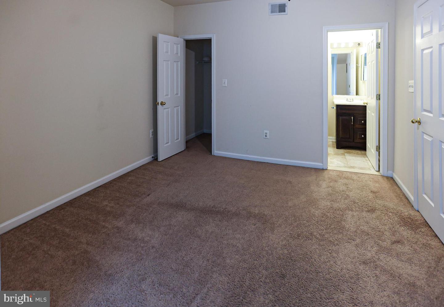 5818 COWLING CT, ALEXANDRIA, Virginia 22304, 3 Bedrooms Bedrooms, ,3 BathroomsBathrooms,Residential,For sale,5818 COWLING CT,VAAX2050722 MLS # VAAX2050722