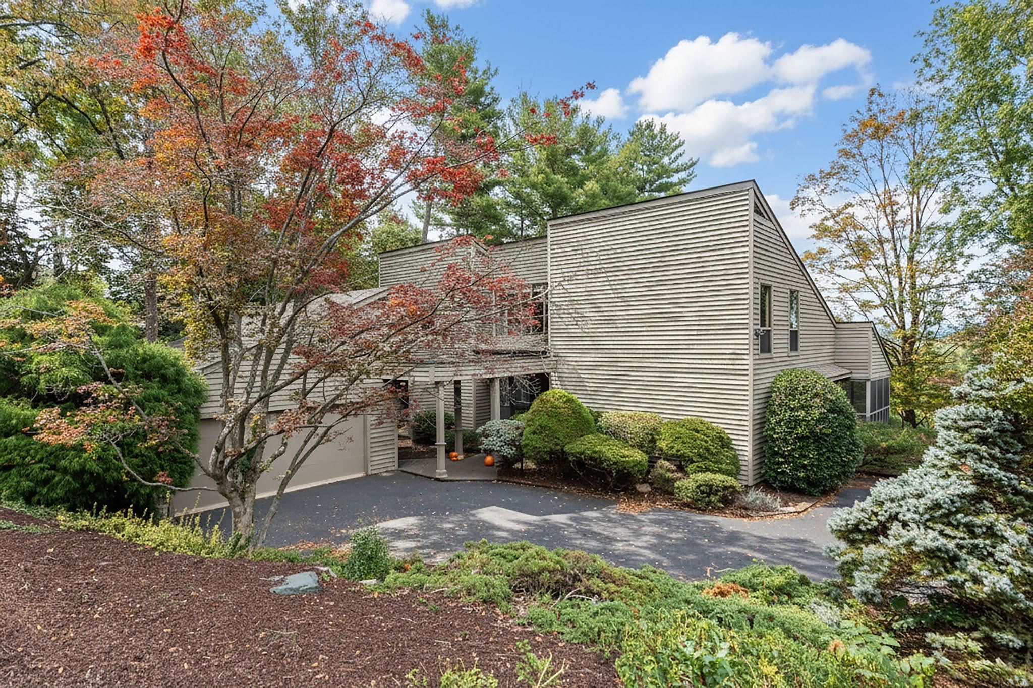 225 MT VIEW DR, STAUNTON, Virginia 24401, 3 Bedrooms Bedrooms, ,2 BathroomsBathrooms,Residential,225 MT VIEW DR,669896 MLS # 669896