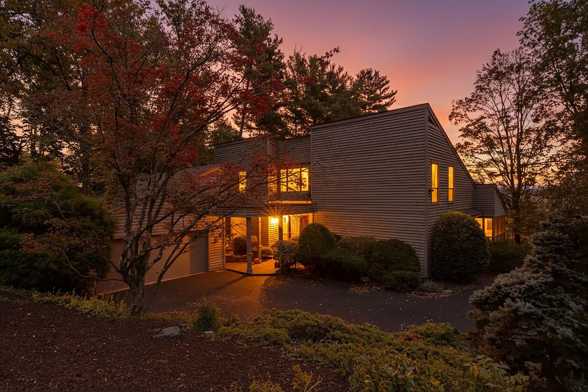 225 MT VIEW DR, STAUNTON, Virginia 24401, 3 Bedrooms Bedrooms, ,2 BathroomsBathrooms,Residential,225 MT VIEW DR,669896 MLS # 669896