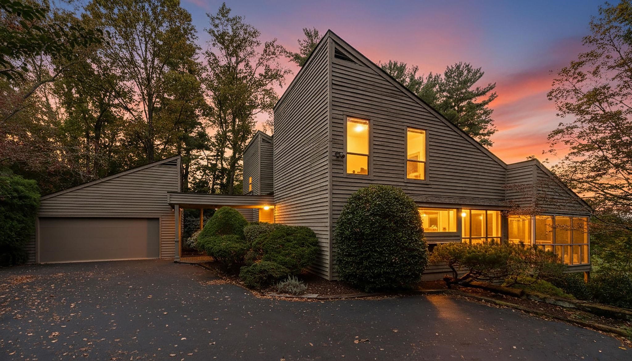 225 MT VIEW DR, STAUNTON, Virginia 24401, 3 Bedrooms Bedrooms, ,2 BathroomsBathrooms,Residential,225 MT VIEW DR,669896 MLS # 669896