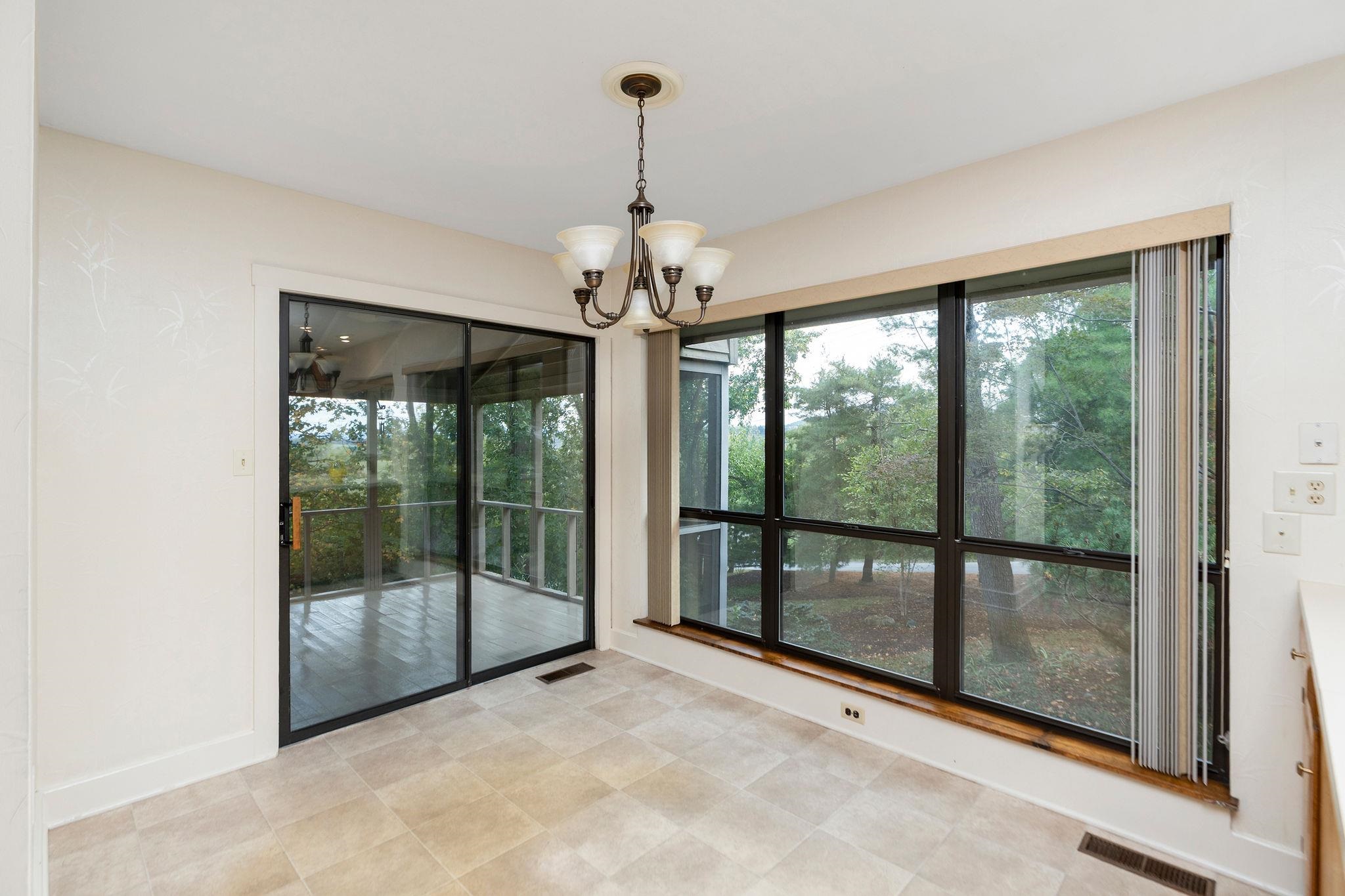 225 MT VIEW DR, STAUNTON, Virginia 24401, 3 Bedrooms Bedrooms, ,2 BathroomsBathrooms,Residential,225 MT VIEW DR,669896 MLS # 669896