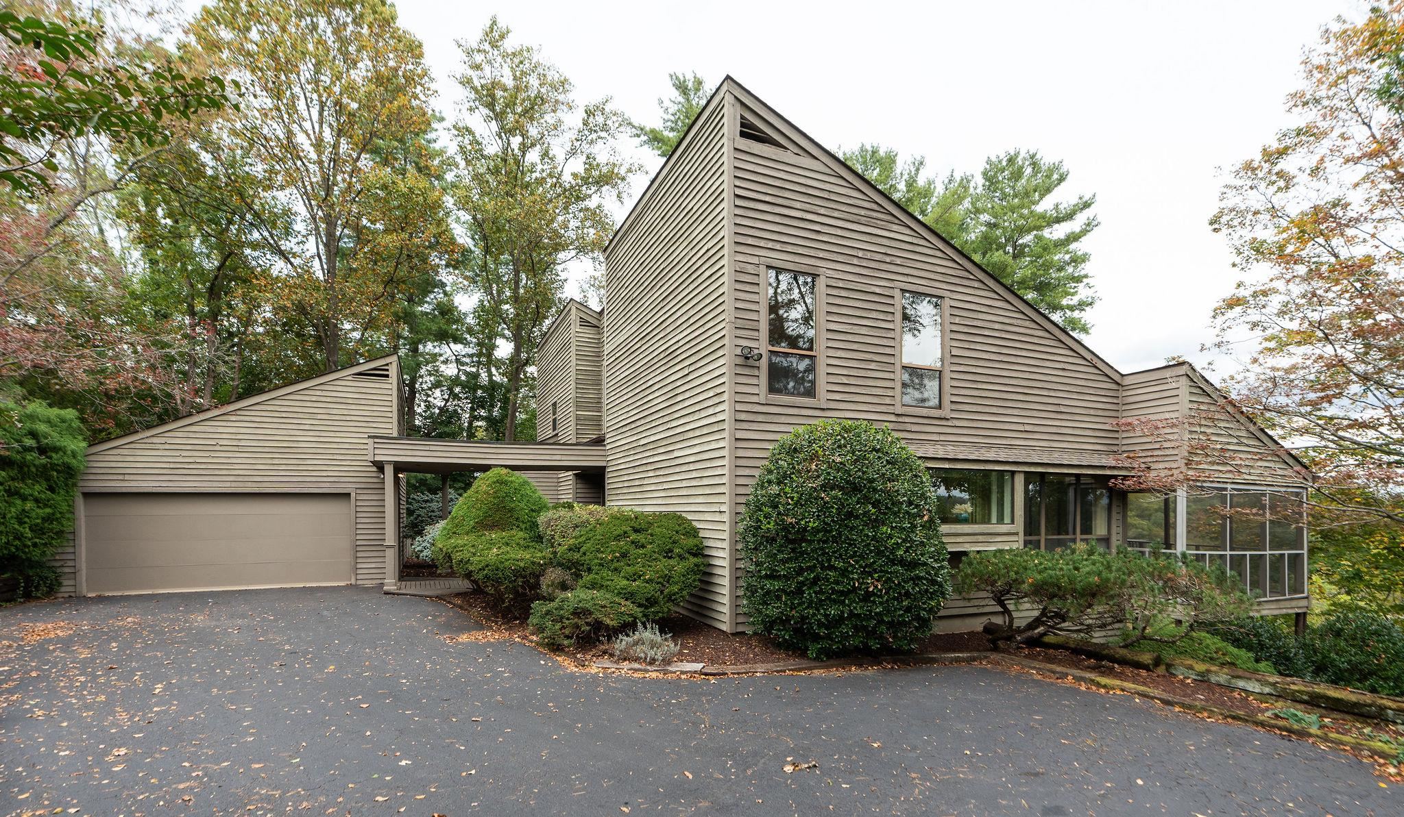 225 MT VIEW DR, STAUNTON, Virginia 24401, 3 Bedrooms Bedrooms, ,2 BathroomsBathrooms,Residential,225 MT VIEW DR,669896 MLS # 669896
