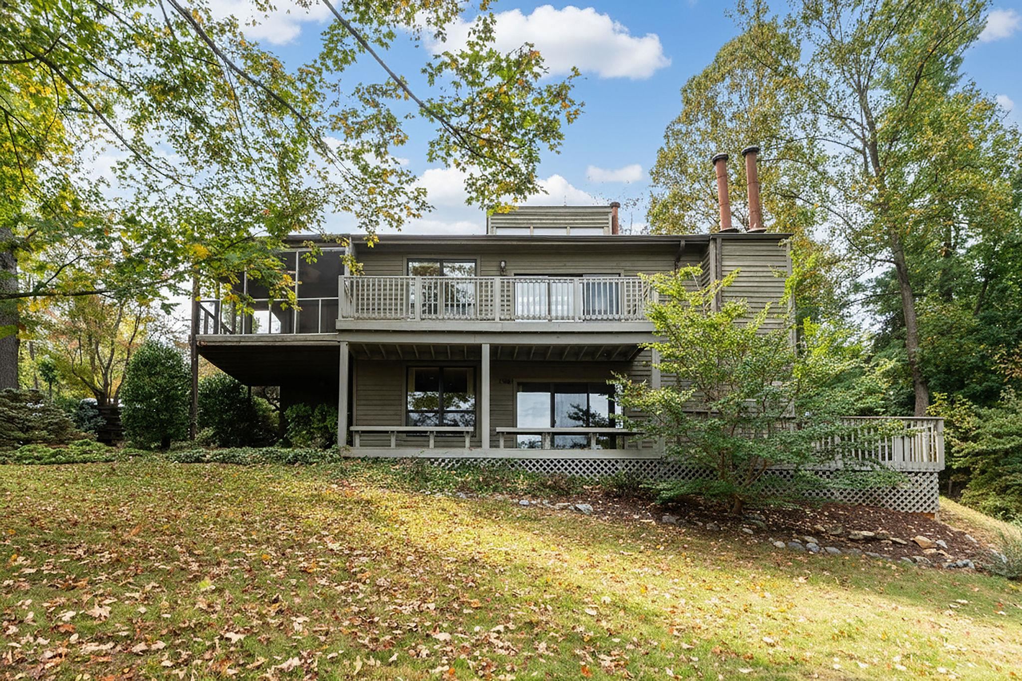 225 MT VIEW DR, STAUNTON, Virginia 24401, 3 Bedrooms Bedrooms, ,2 BathroomsBathrooms,Residential,225 MT VIEW DR,669896 MLS # 669896