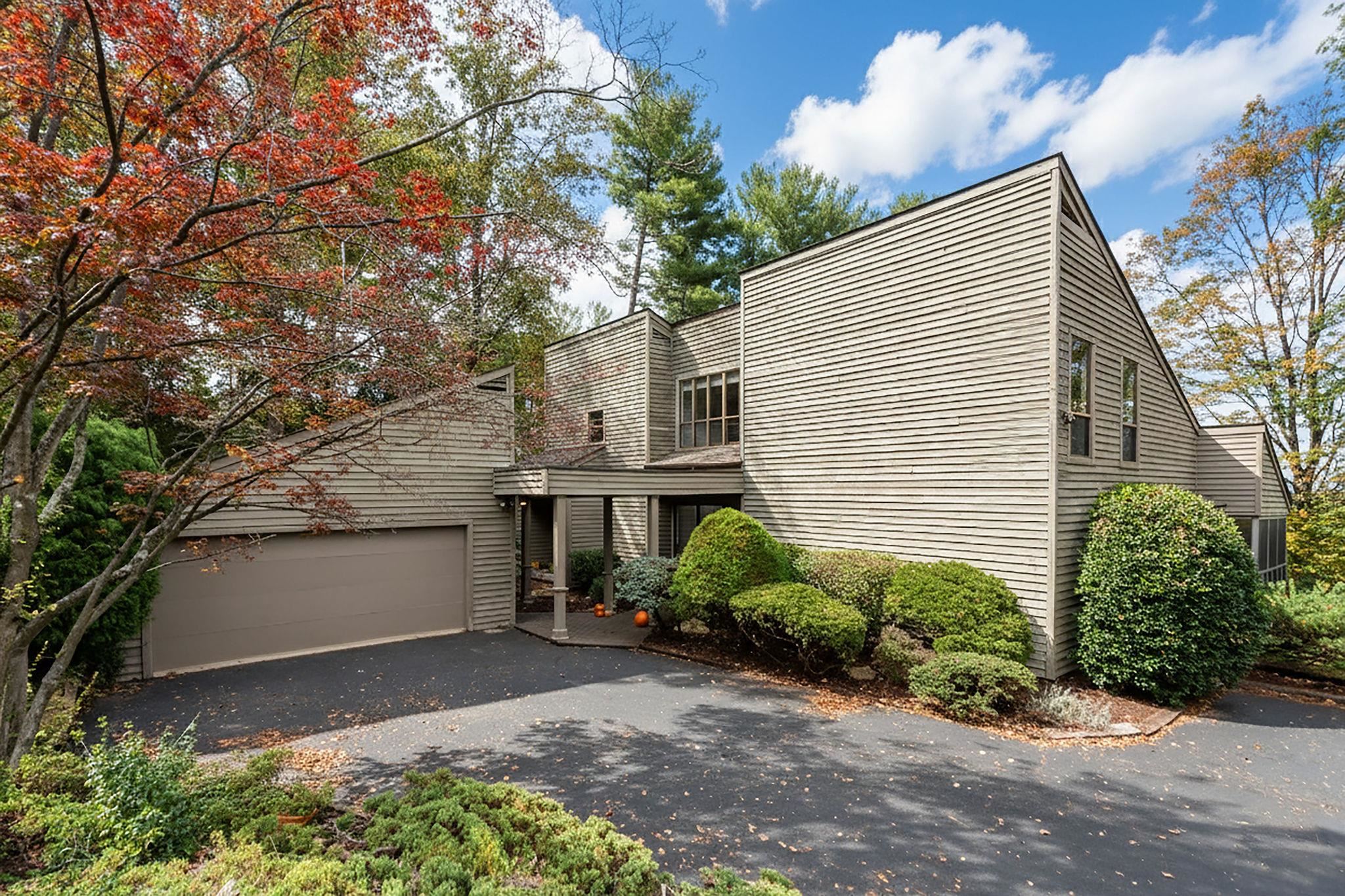 225 MT VIEW DR, STAUNTON, Virginia 24401, 3 Bedrooms Bedrooms, ,2 BathroomsBathrooms,Residential,225 MT VIEW DR,669896 MLS # 669896
