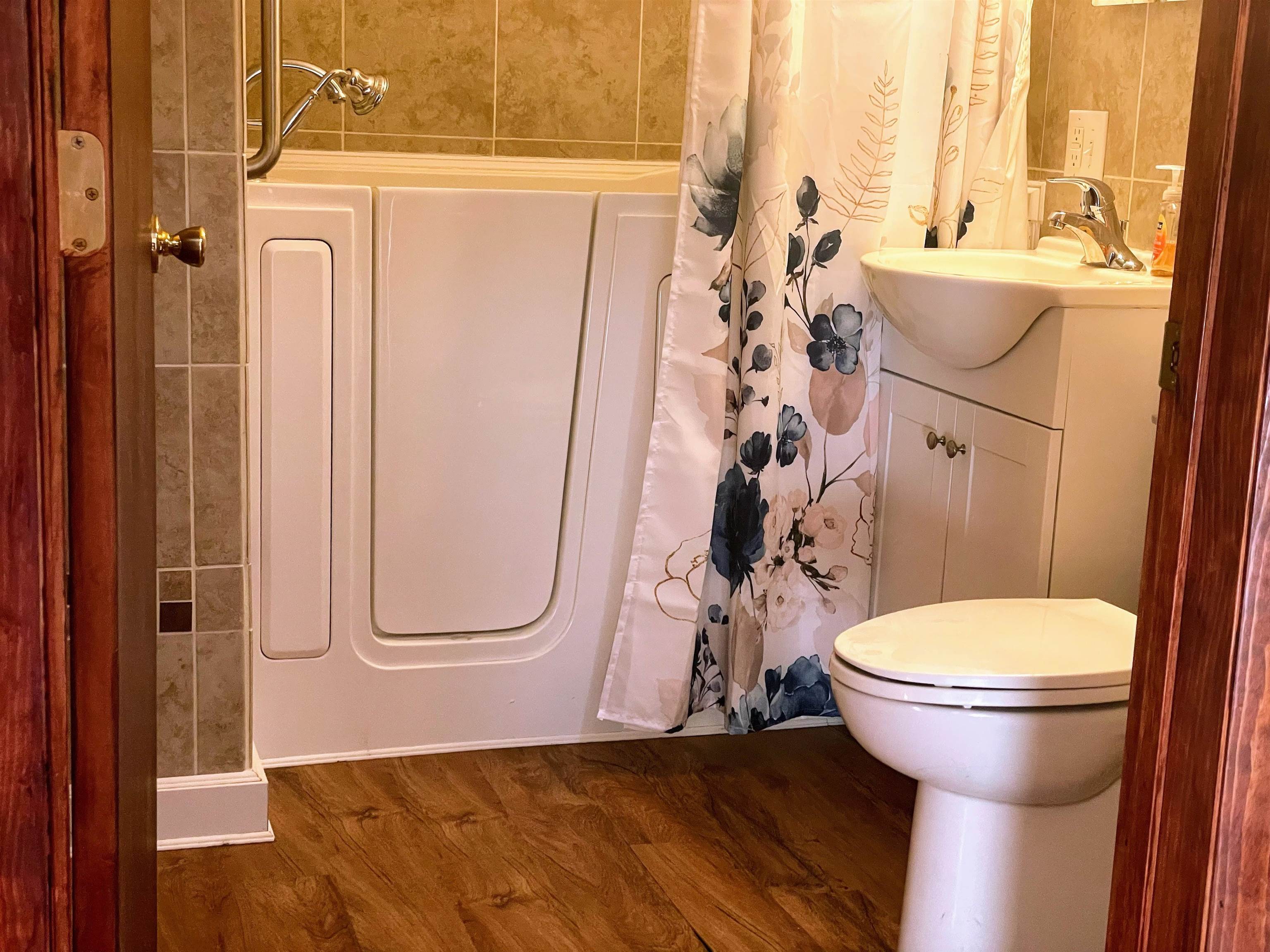 529 N AUGUSTA AVE, WAYNESBORO, Virginia 22980, 3 Bedrooms Bedrooms, ,1 BathroomBathrooms,Residential,Extra Lot Included!,529 N AUGUSTA AVE,669900 MLS # 669900