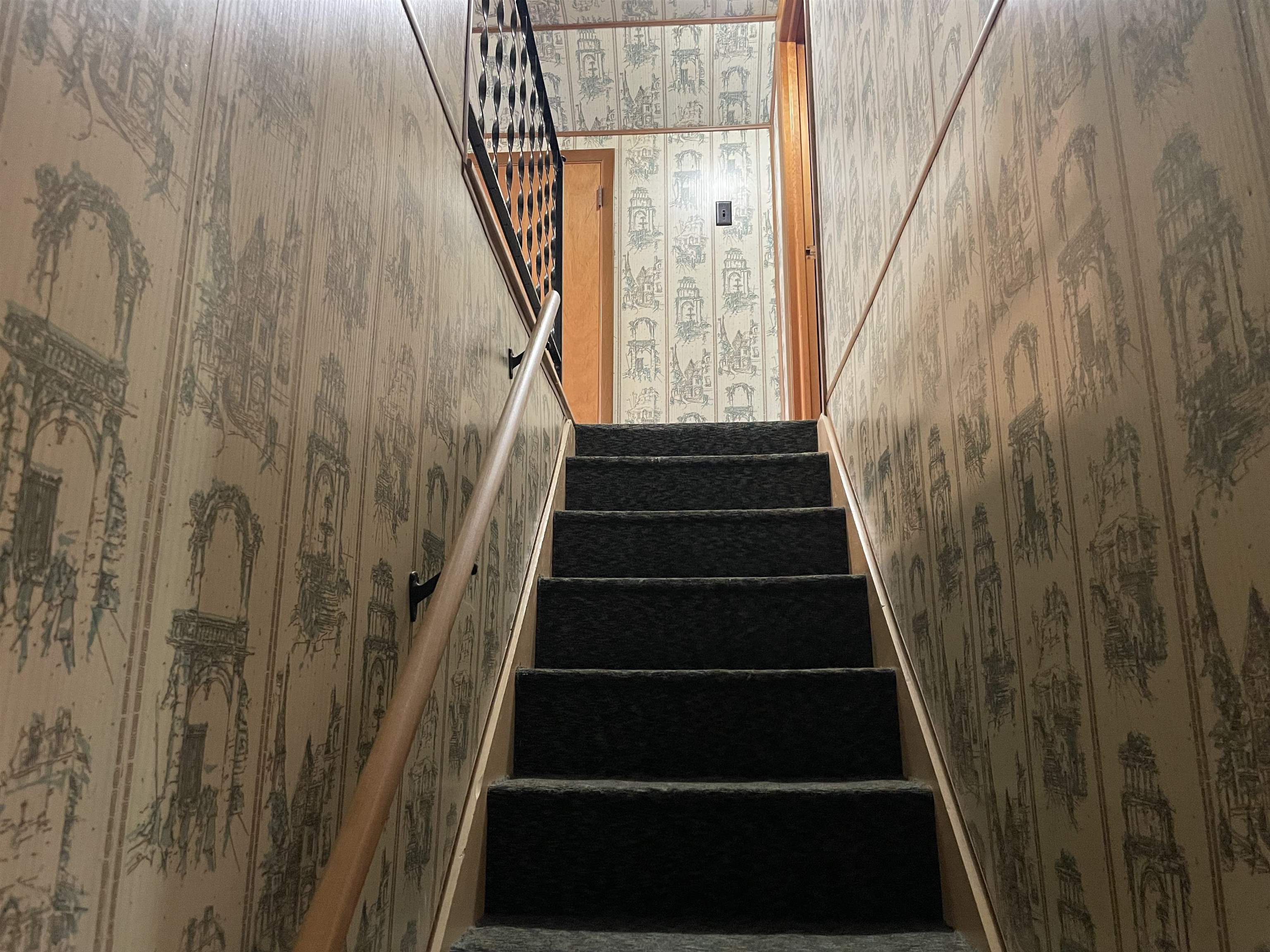 529 N AUGUSTA AVE, WAYNESBORO, Virginia 22980, 3 Bedrooms Bedrooms, ,1 BathroomBathrooms,Residential,Extra Lot Included!,529 N AUGUSTA AVE,669900 MLS # 669900