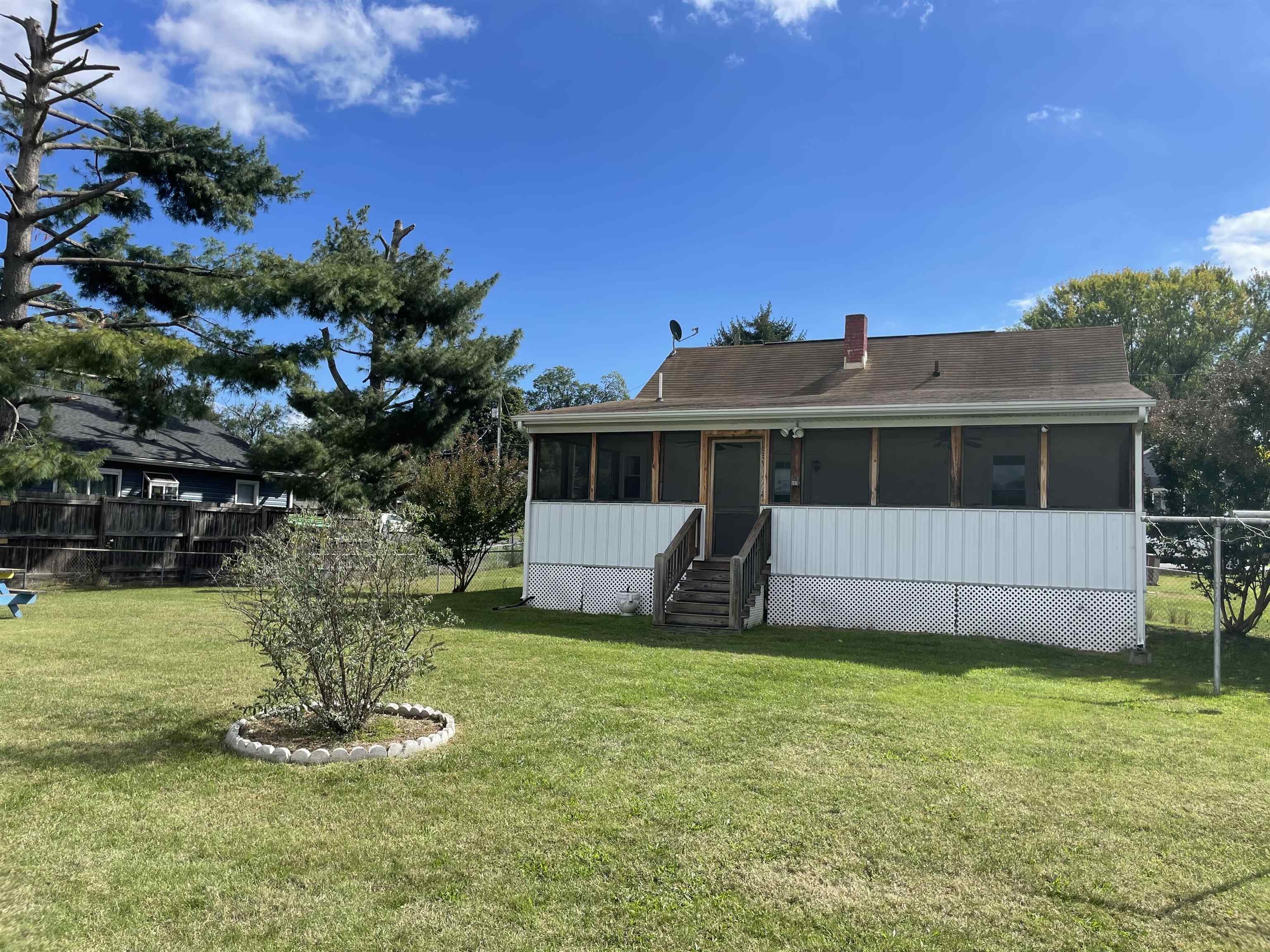 529 N AUGUSTA AVE, WAYNESBORO, Virginia 22980, 3 Bedrooms Bedrooms, ,1 BathroomBathrooms,Residential,Extra Lot Included!,529 N AUGUSTA AVE,669900 MLS # 669900