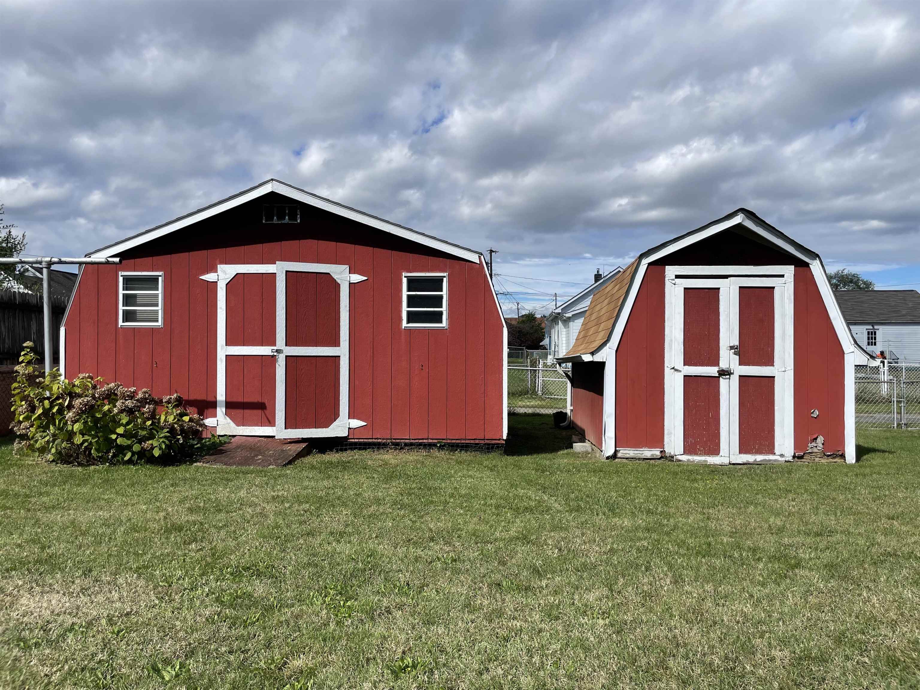 529 N AUGUSTA AVE, WAYNESBORO, Virginia 22980, 3 Bedrooms Bedrooms, ,1 BathroomBathrooms,Residential,Extra Lot Included!,529 N AUGUSTA AVE,669900 MLS # 669900