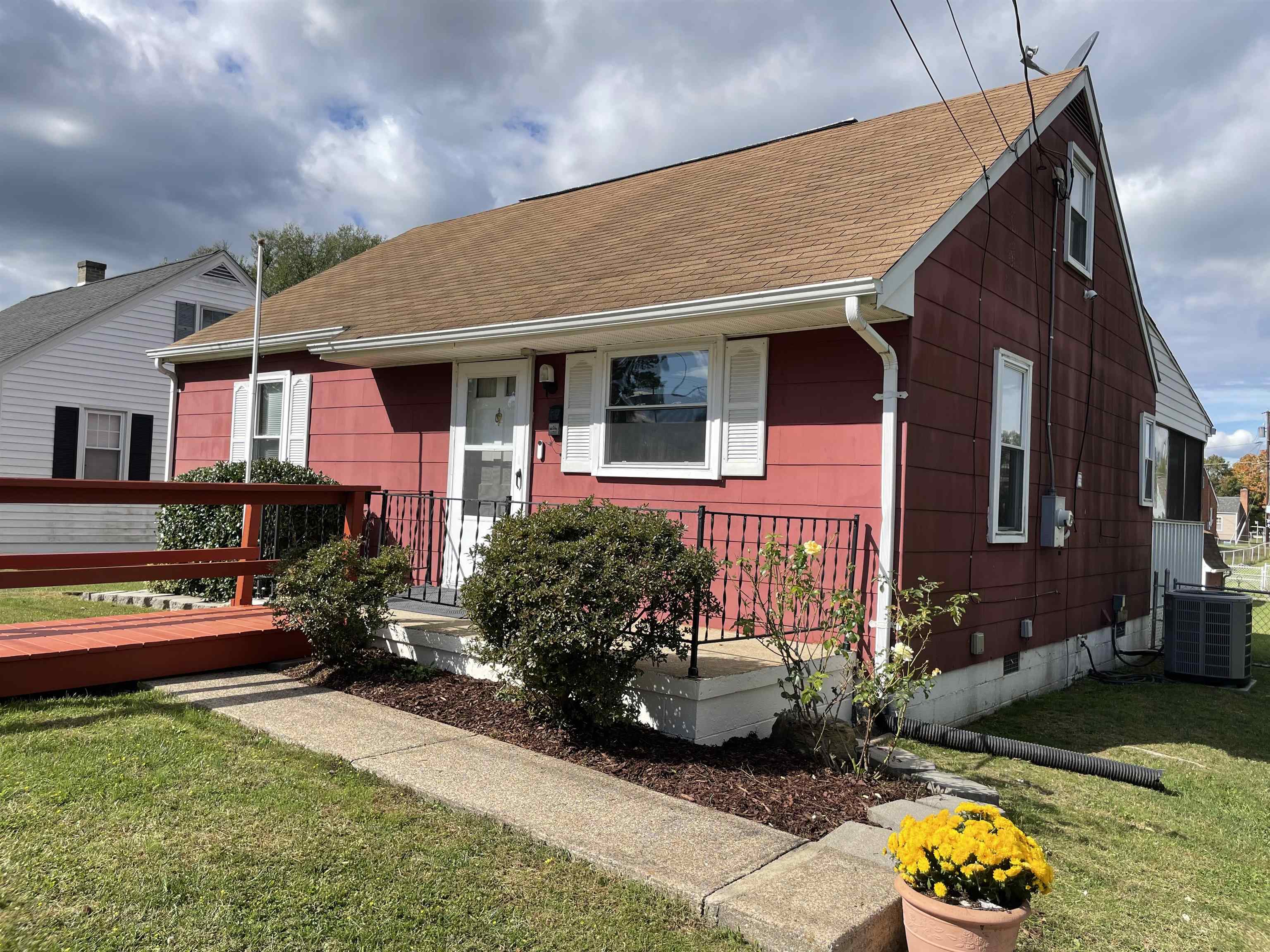 529 N AUGUSTA AVE, WAYNESBORO, Virginia 22980, 3 Bedrooms Bedrooms, ,1 BathroomBathrooms,Residential,Extra Lot Included!,529 N AUGUSTA AVE,669900 MLS # 669900