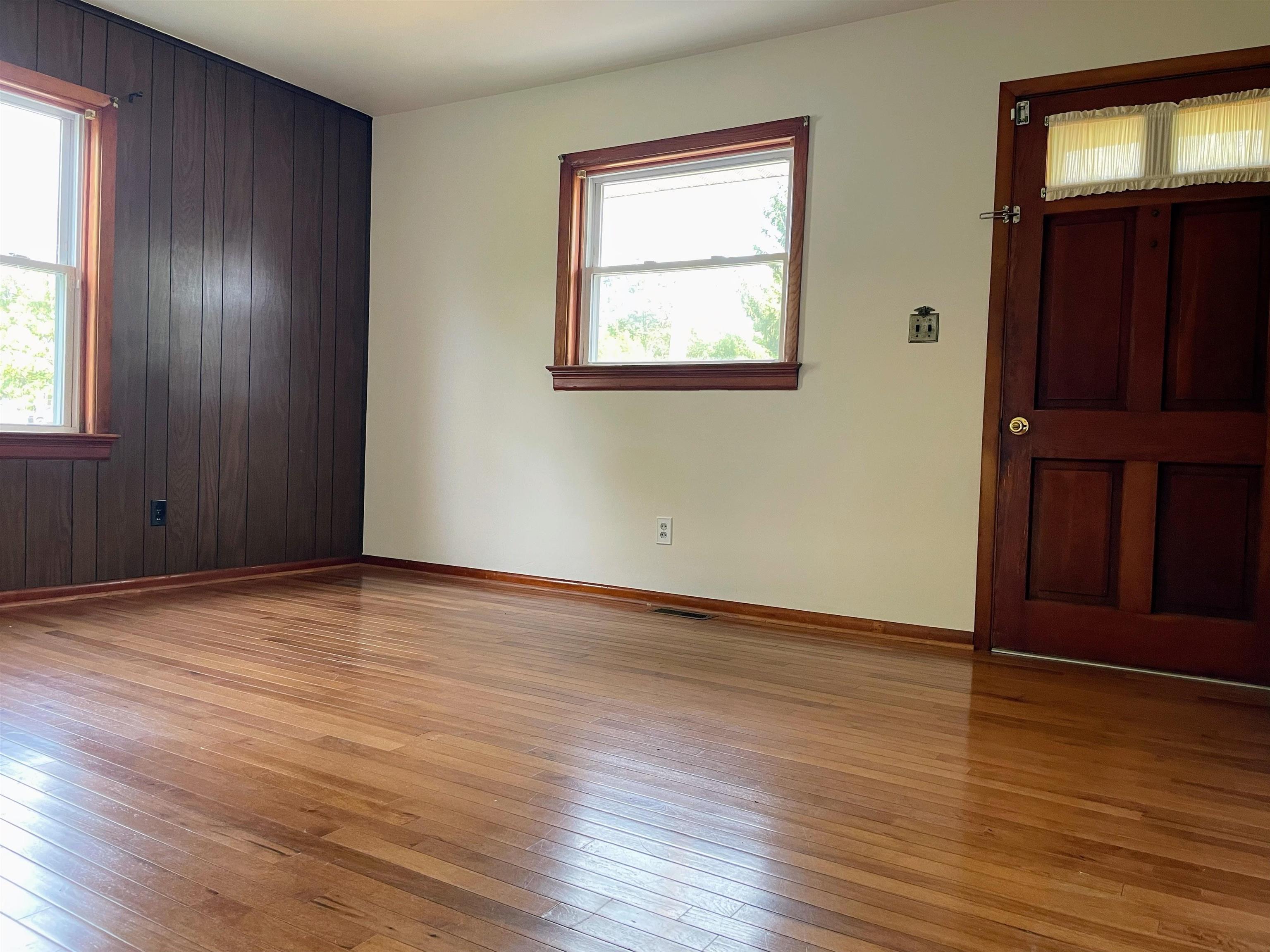 529 N AUGUSTA AVE, WAYNESBORO, Virginia 22980, 3 Bedrooms Bedrooms, ,1 BathroomBathrooms,Residential,Extra Lot Included!,529 N AUGUSTA AVE,669900 MLS # 669900