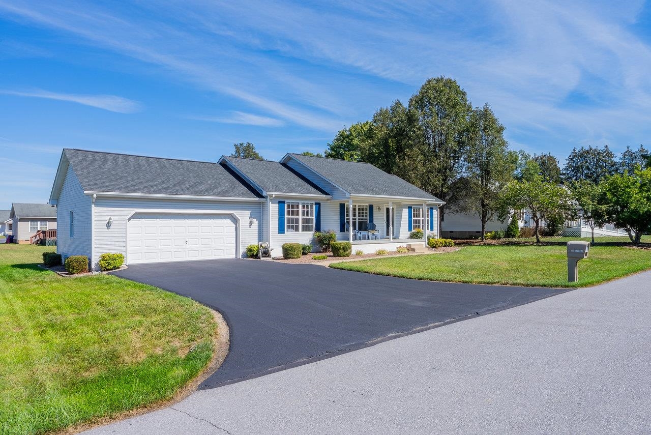 704 17TH ST, GROTTOES, Virginia 24441, 3 Bedrooms Bedrooms, ,2 BathroomsBathrooms,Residential,704 17TH ST,669902 MLS # 669902