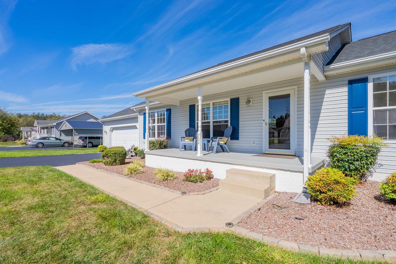 704 17TH ST, GROTTOES, Virginia 24441, 3 Bedrooms Bedrooms, ,2 BathroomsBathrooms,Residential,704 17TH ST,669902 MLS # 669902