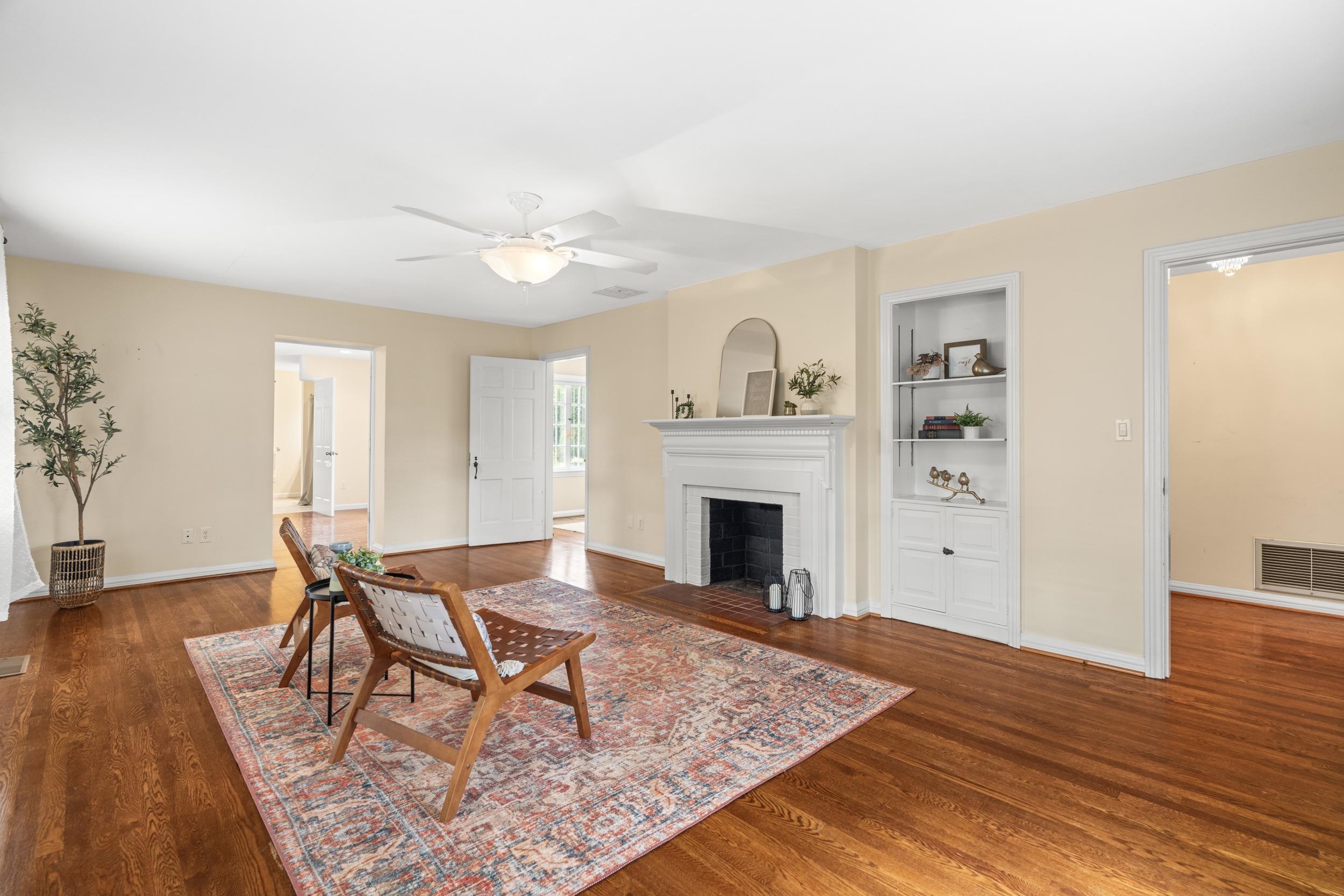 407 CROMPTON RD, WAYNESBORO, Virginia 22980, 5 Bedrooms Bedrooms, ,3 BathroomsBathrooms,Residential,407 CROMPTON RD,669904 MLS # 669904