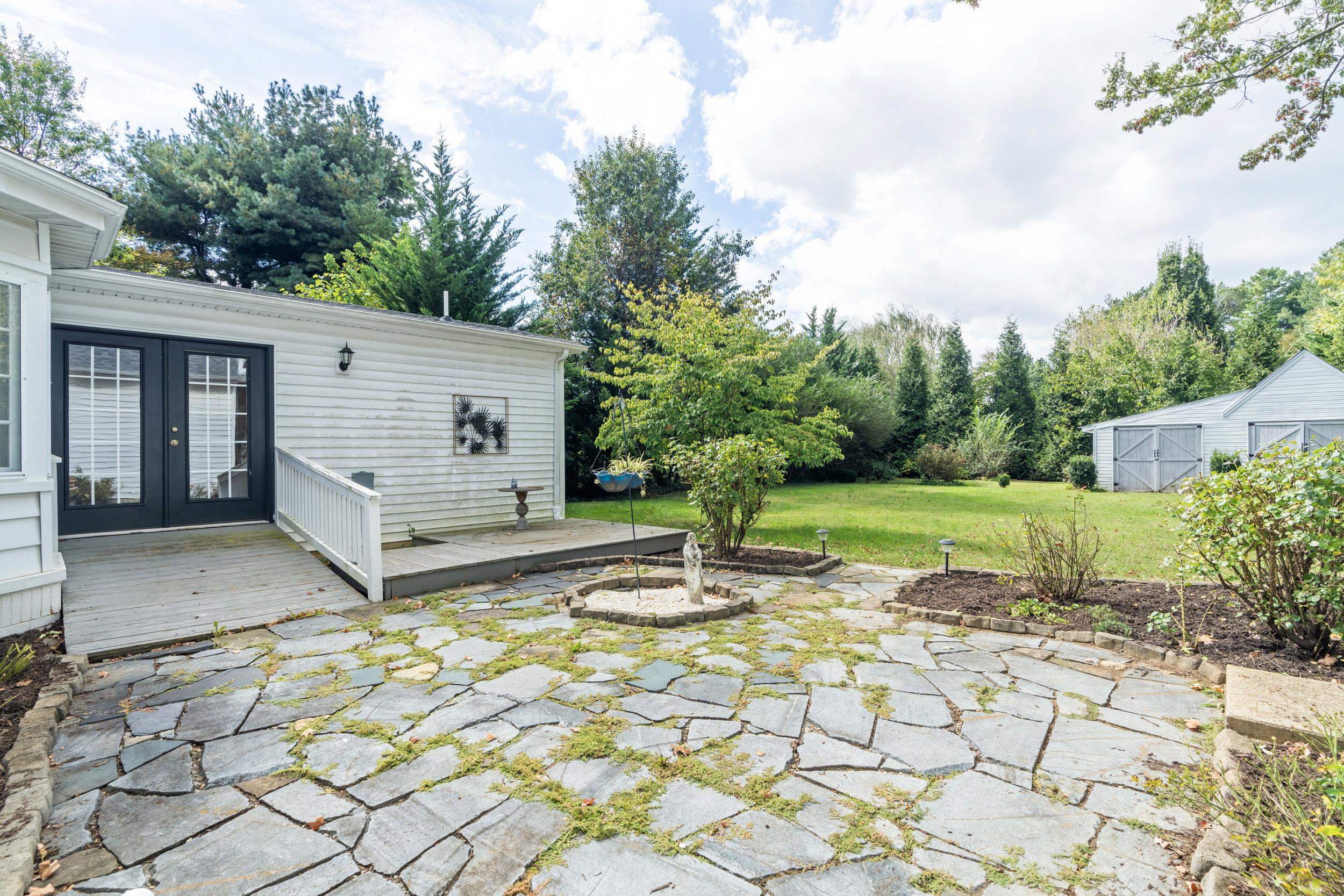 407 CROMPTON RD, WAYNESBORO, Virginia 22980, 5 Bedrooms Bedrooms, ,3 BathroomsBathrooms,Residential,407 CROMPTON RD,669904 MLS # 669904