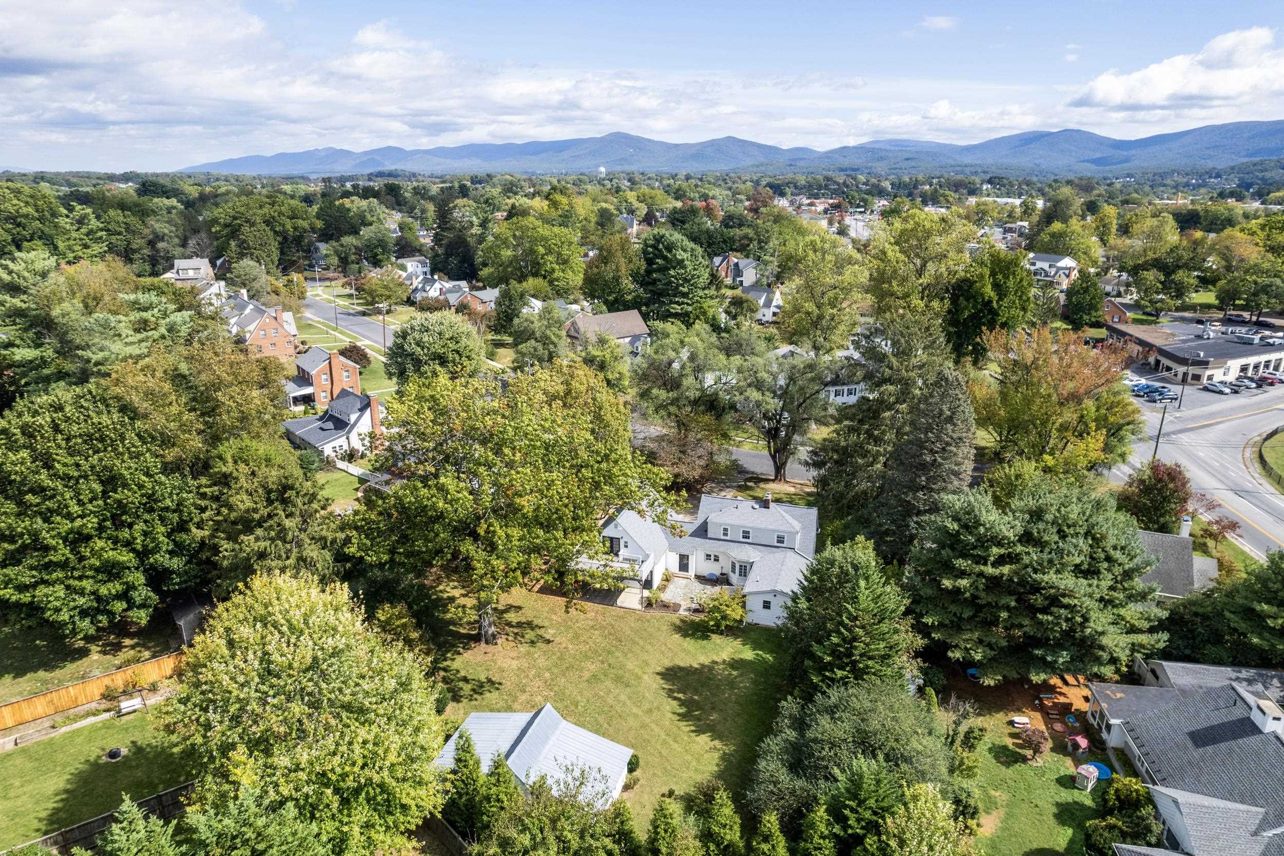 407 CROMPTON RD, WAYNESBORO, Virginia 22980, 5 Bedrooms Bedrooms, ,3 BathroomsBathrooms,Residential,407 CROMPTON RD,669904 MLS # 669904