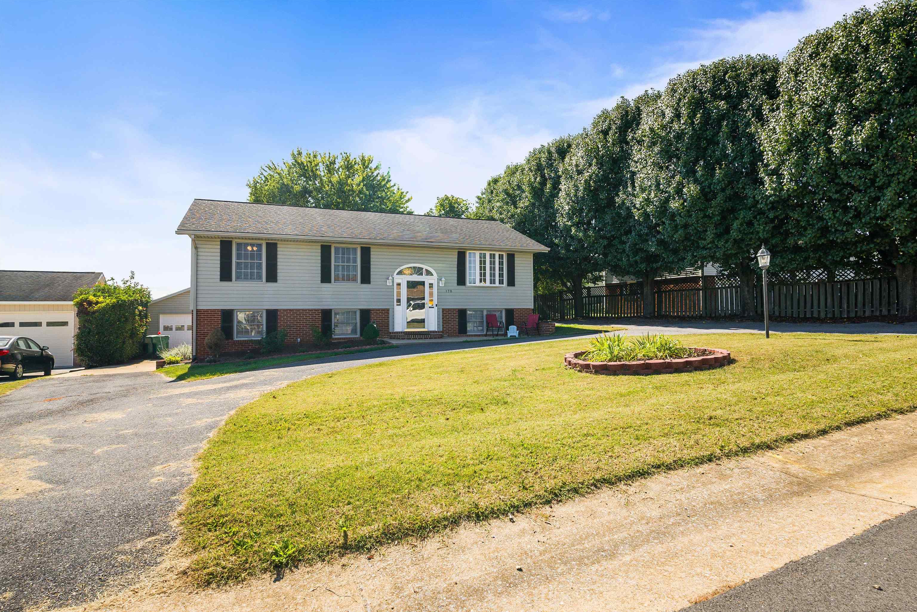 170 MORNINGSIDE DR, BROADWAY, Virginia 22815, 5 Bedrooms Bedrooms, ,2 BathroomsBathrooms,Residential,170 MORNINGSIDE DR,669913 MLS # 669913