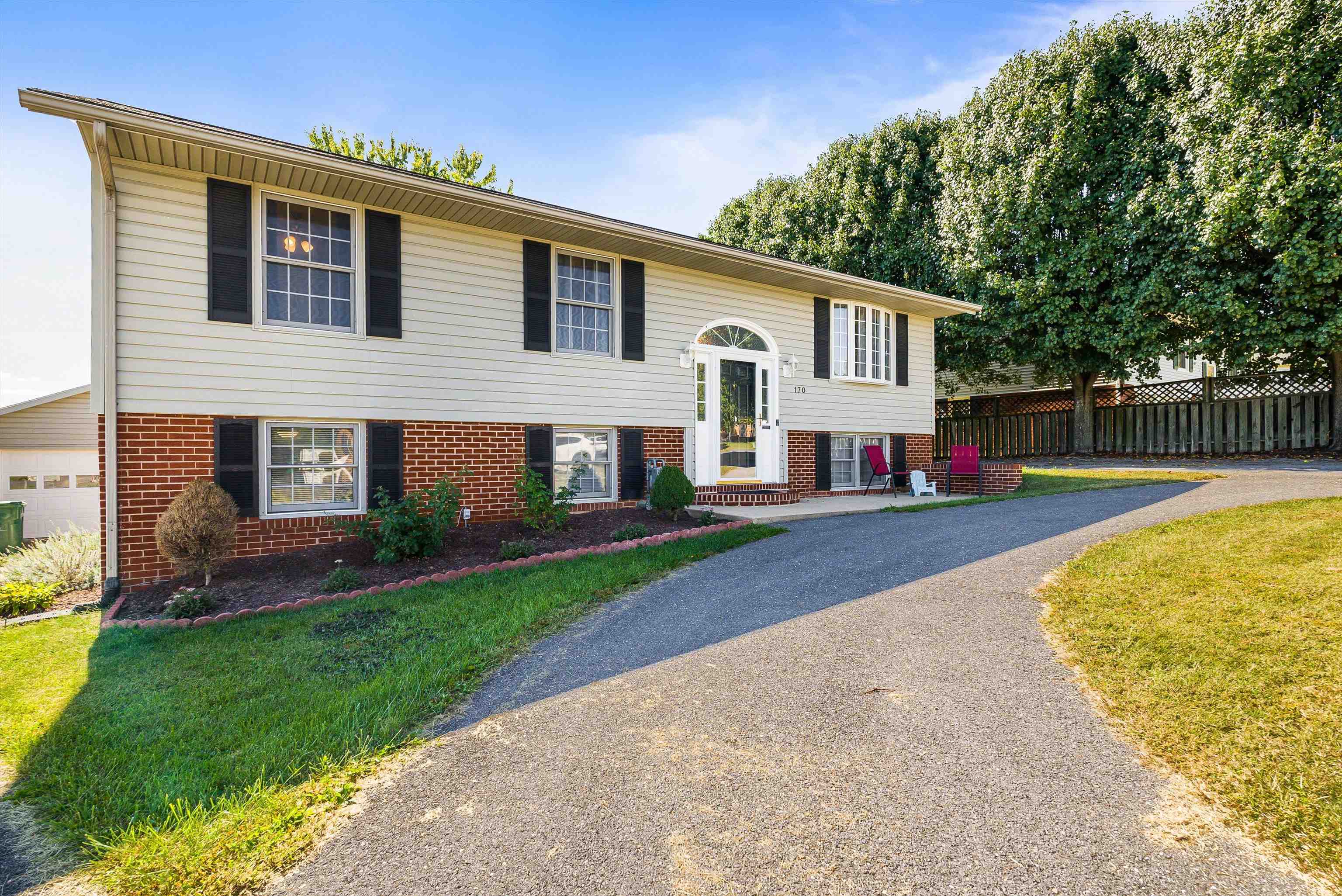 170 MORNINGSIDE DR, BROADWAY, Virginia 22815, 5 Bedrooms Bedrooms, ,2 BathroomsBathrooms,Residential,170 MORNINGSIDE DR,669913 MLS # 669913