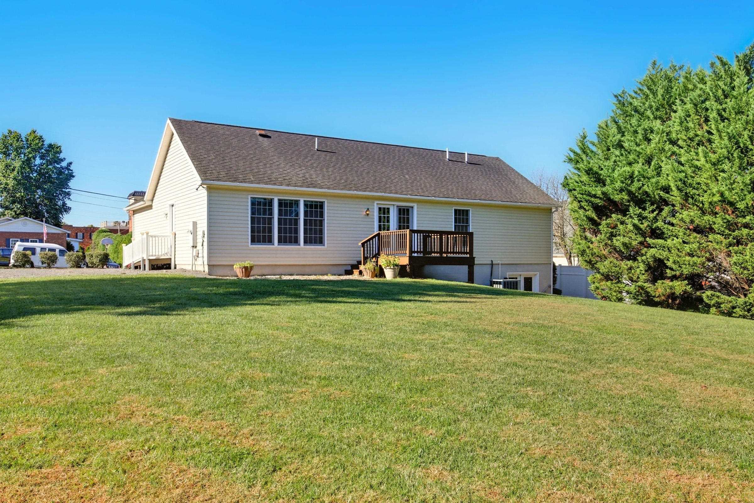 107 SHENELL DR, MOUNT JACKSON, Virginia 22842, 3 Bedrooms Bedrooms, ,2 BathroomsBathrooms,Residential,107 SHENELL DR,669916 MLS # 669916
