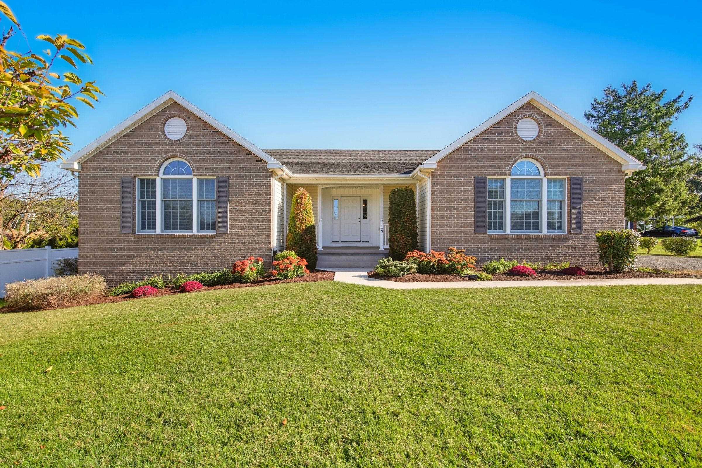107 SHENELL DR, MOUNT JACKSON, Virginia 22842, 3 Bedrooms Bedrooms, ,2 BathroomsBathrooms,Residential,107 SHENELL DR,669916 MLS # 669916