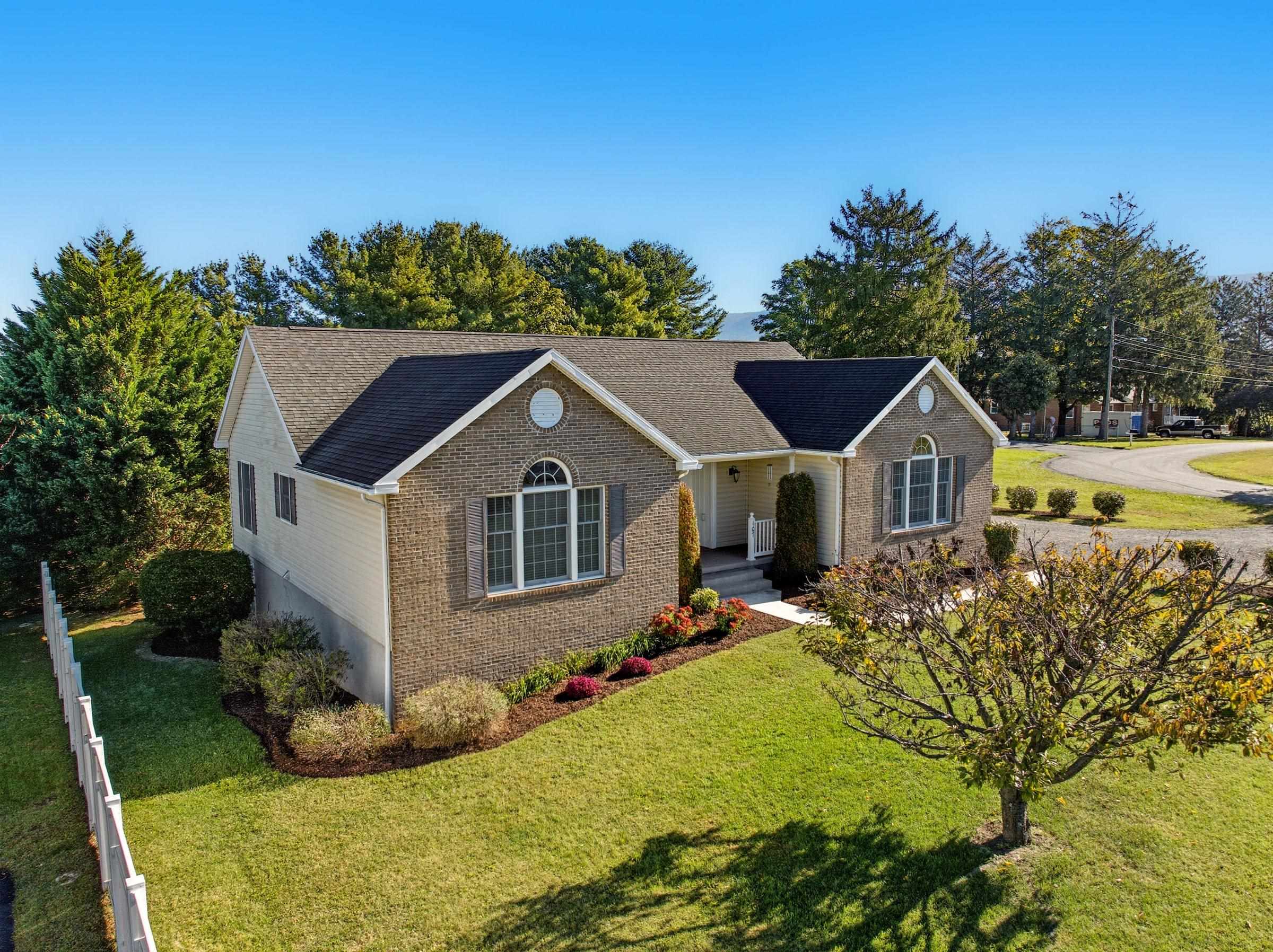 107 SHENELL DR, MOUNT JACKSON, Virginia 22842, 3 Bedrooms Bedrooms, ,2 BathroomsBathrooms,Residential,107 SHENELL DR,669916 MLS # 669916