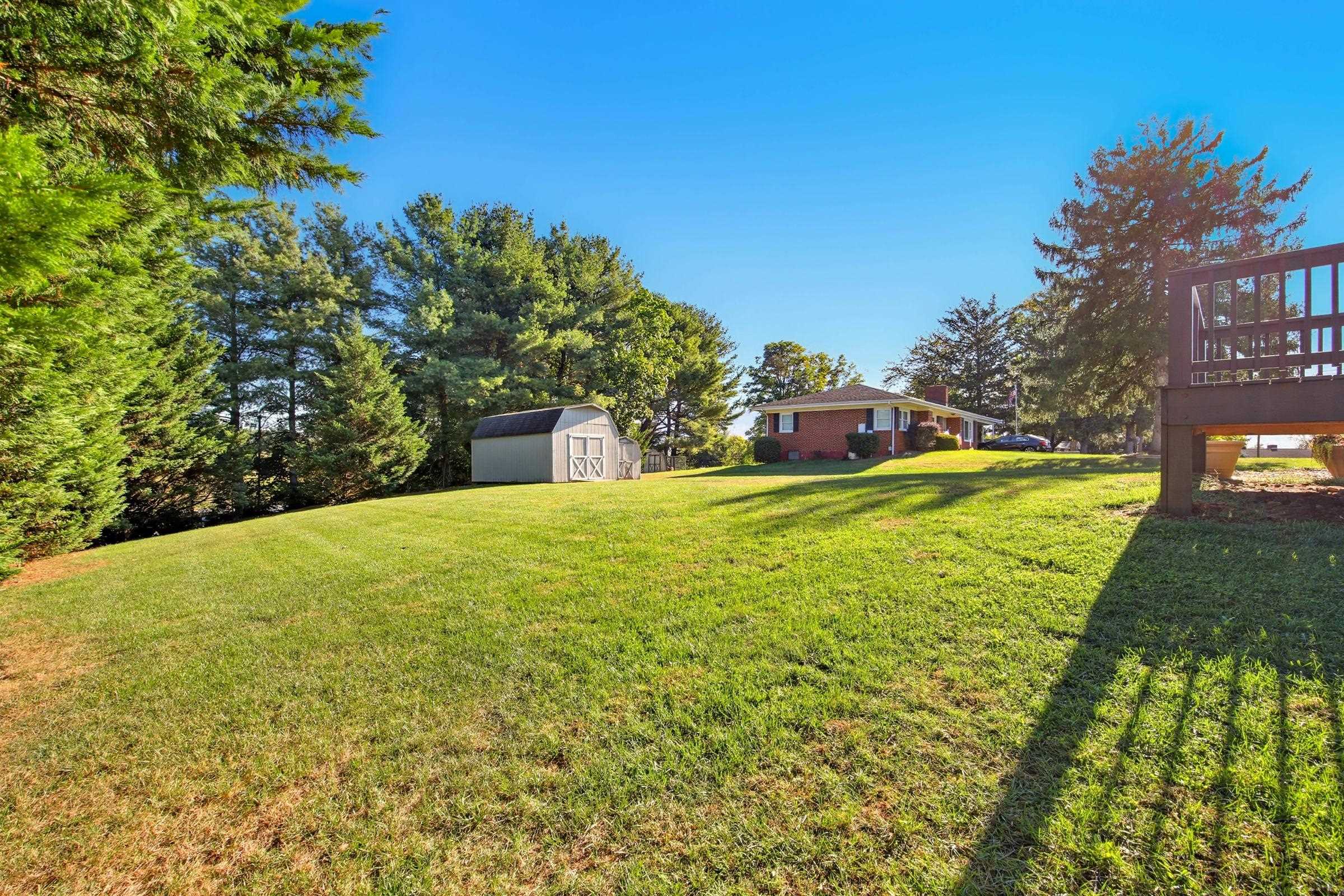 107 SHENELL DR, MOUNT JACKSON, Virginia 22842, 3 Bedrooms Bedrooms, ,2 BathroomsBathrooms,Residential,107 SHENELL DR,669916 MLS # 669916