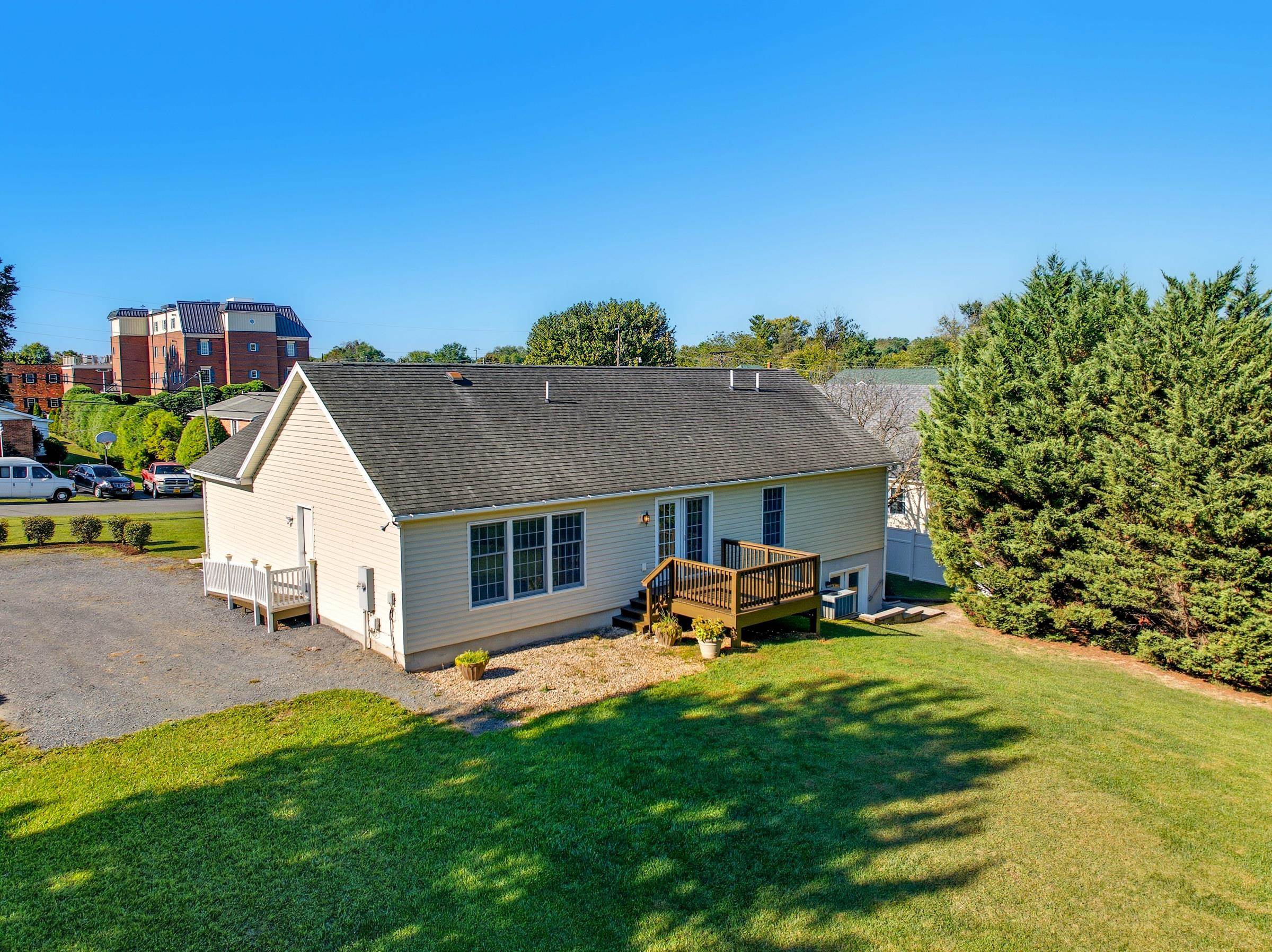 107 SHENELL DR, MOUNT JACKSON, Virginia 22842, 3 Bedrooms Bedrooms, ,2 BathroomsBathrooms,Residential,107 SHENELL DR,669916 MLS # 669916