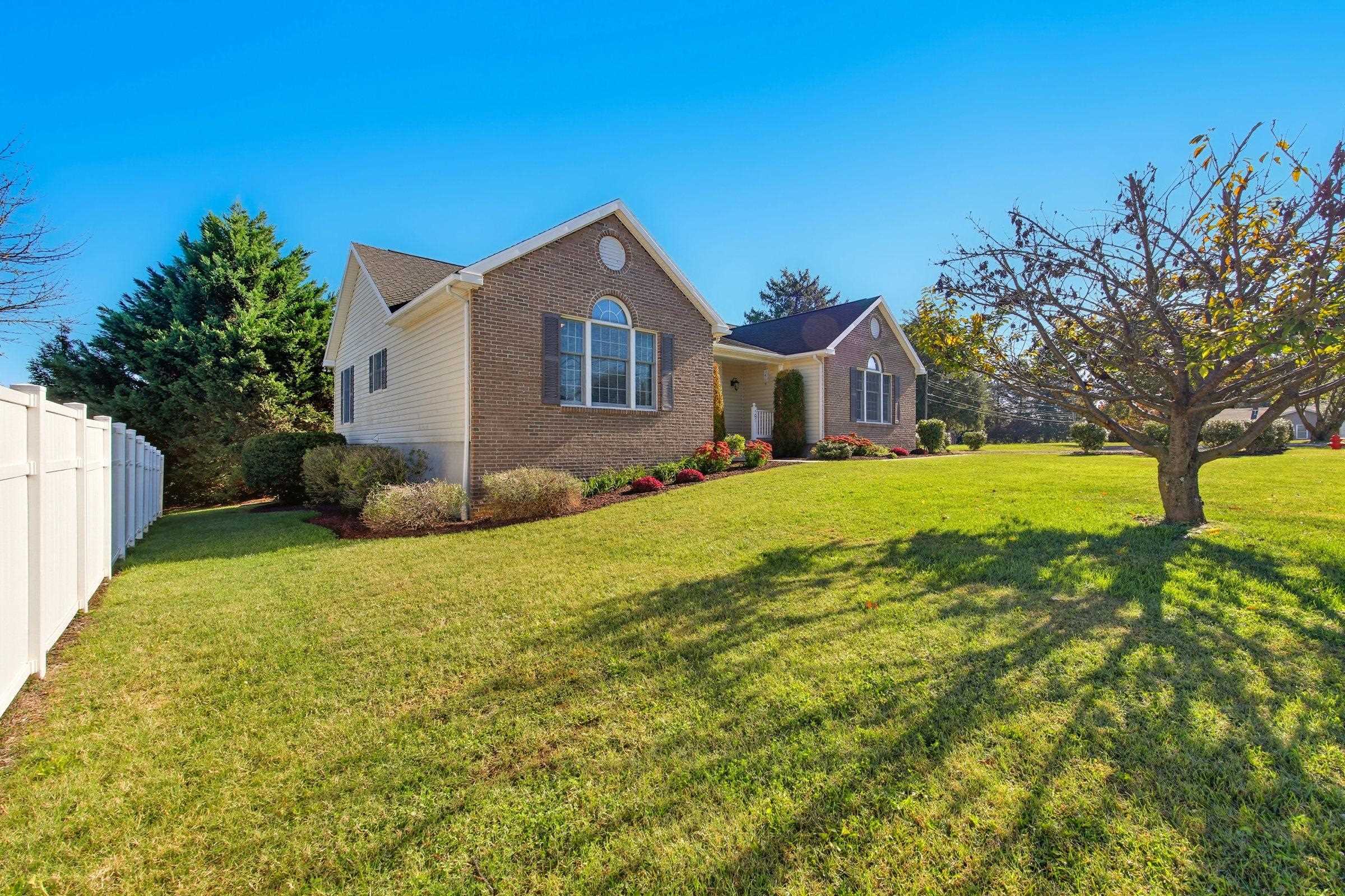 107 SHENELL DR, MOUNT JACKSON, Virginia 22842, 3 Bedrooms Bedrooms, ,2 BathroomsBathrooms,Residential,107 SHENELL DR,669916 MLS # 669916