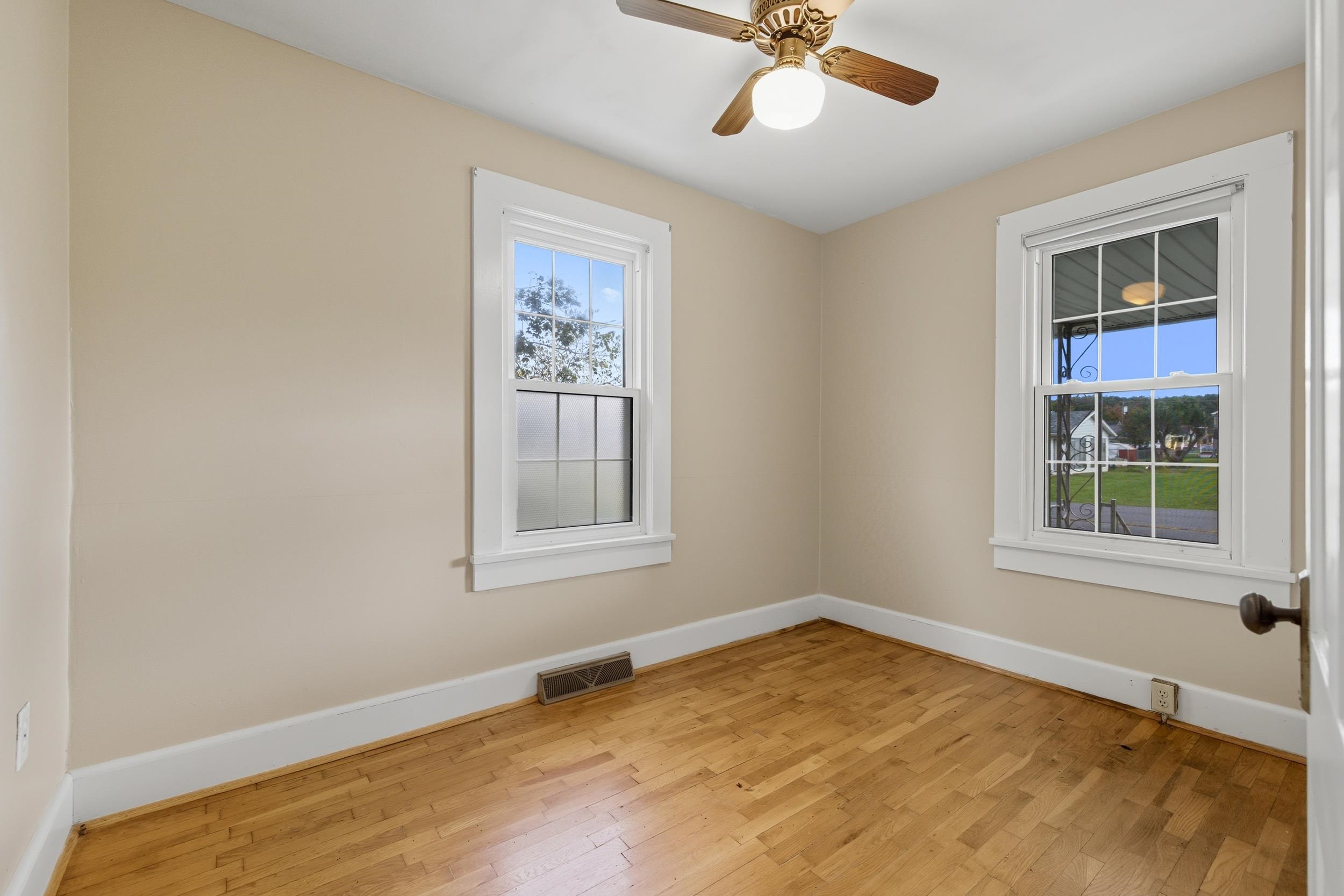 403 LEE AVE, ELKTON, Virginia 22827, 3 Bedrooms Bedrooms, ,1 BathroomBathrooms,Residential,403 LEE AVE,669925 MLS # 669925