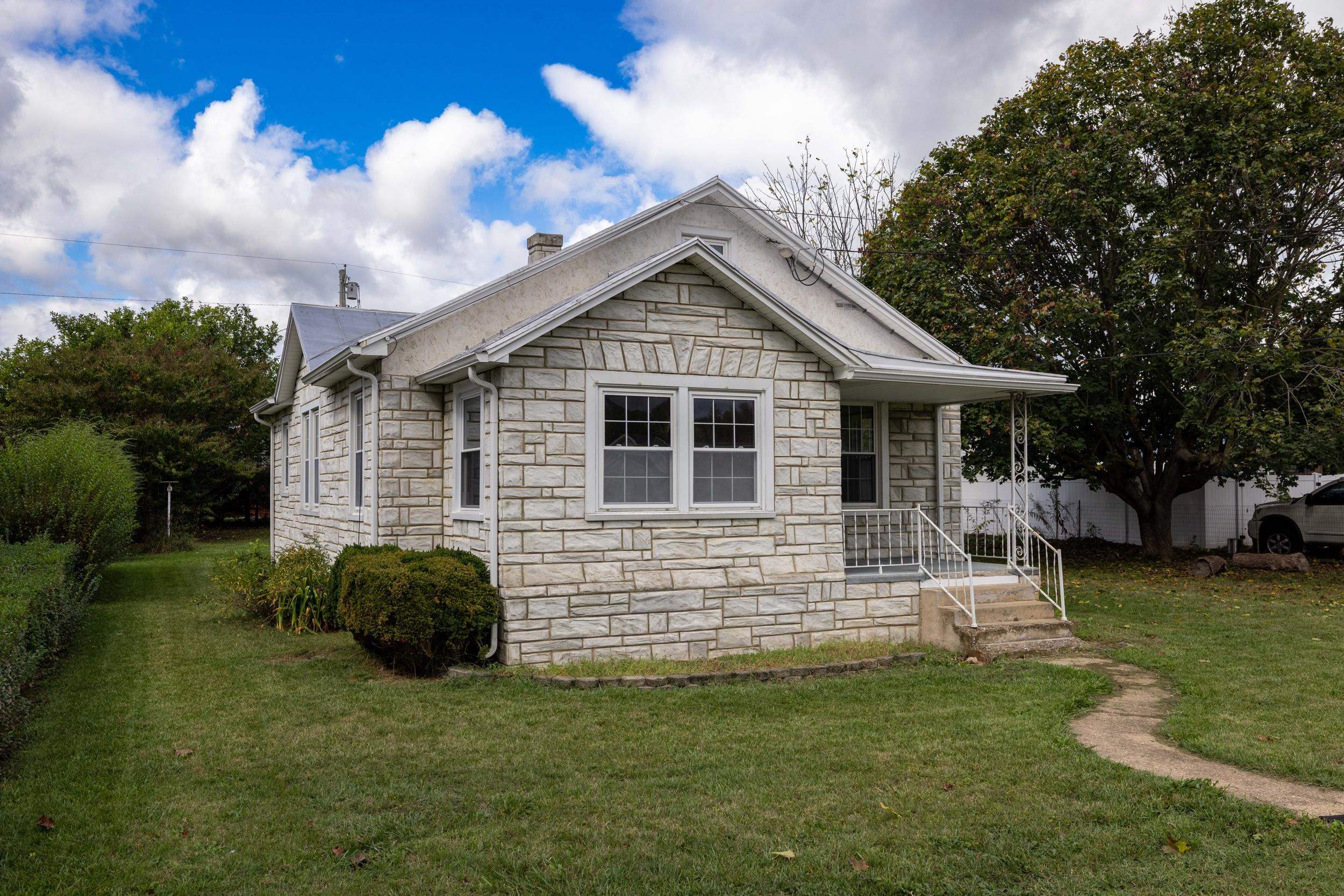 403 LEE AVE, ELKTON, Virginia 22827, 3 Bedrooms Bedrooms, ,1 BathroomBathrooms,Residential,403 LEE AVE,669925 MLS # 669925