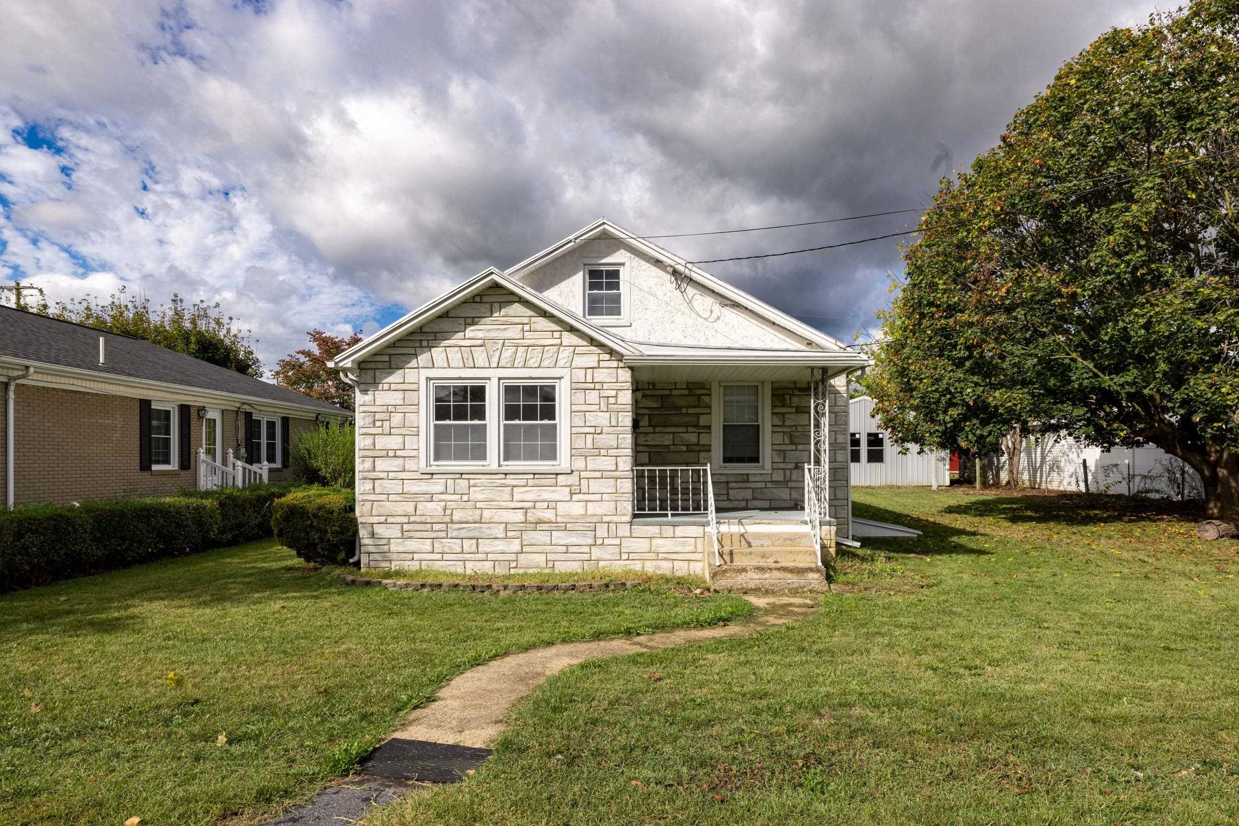 403 LEE AVE, ELKTON, Virginia 22827, 3 Bedrooms Bedrooms, ,1 BathroomBathrooms,Residential,403 LEE AVE,669925 MLS # 669925