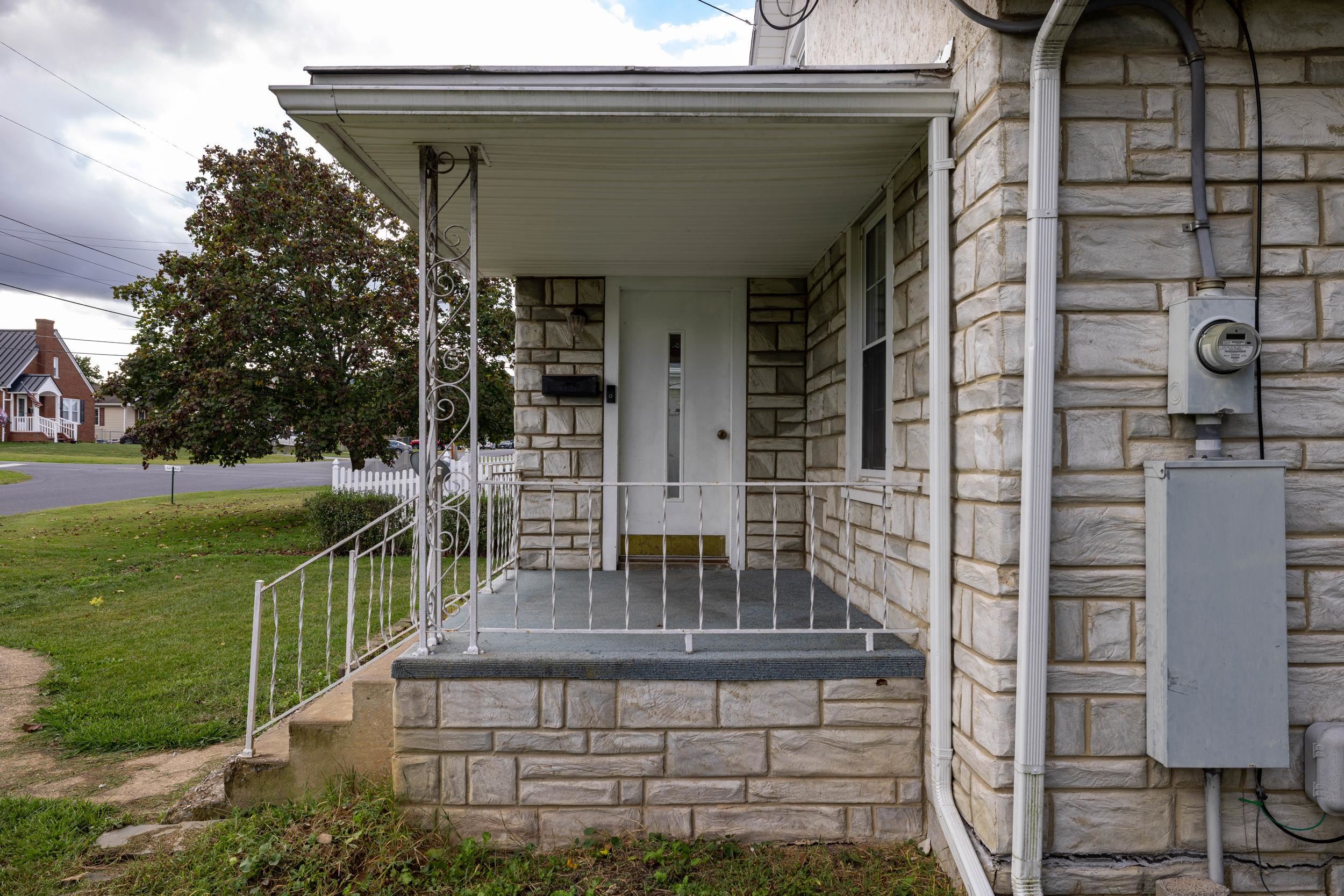 403 LEE AVE, ELKTON, Virginia 22827, 3 Bedrooms Bedrooms, ,1 BathroomBathrooms,Residential,403 LEE AVE,669925 MLS # 669925