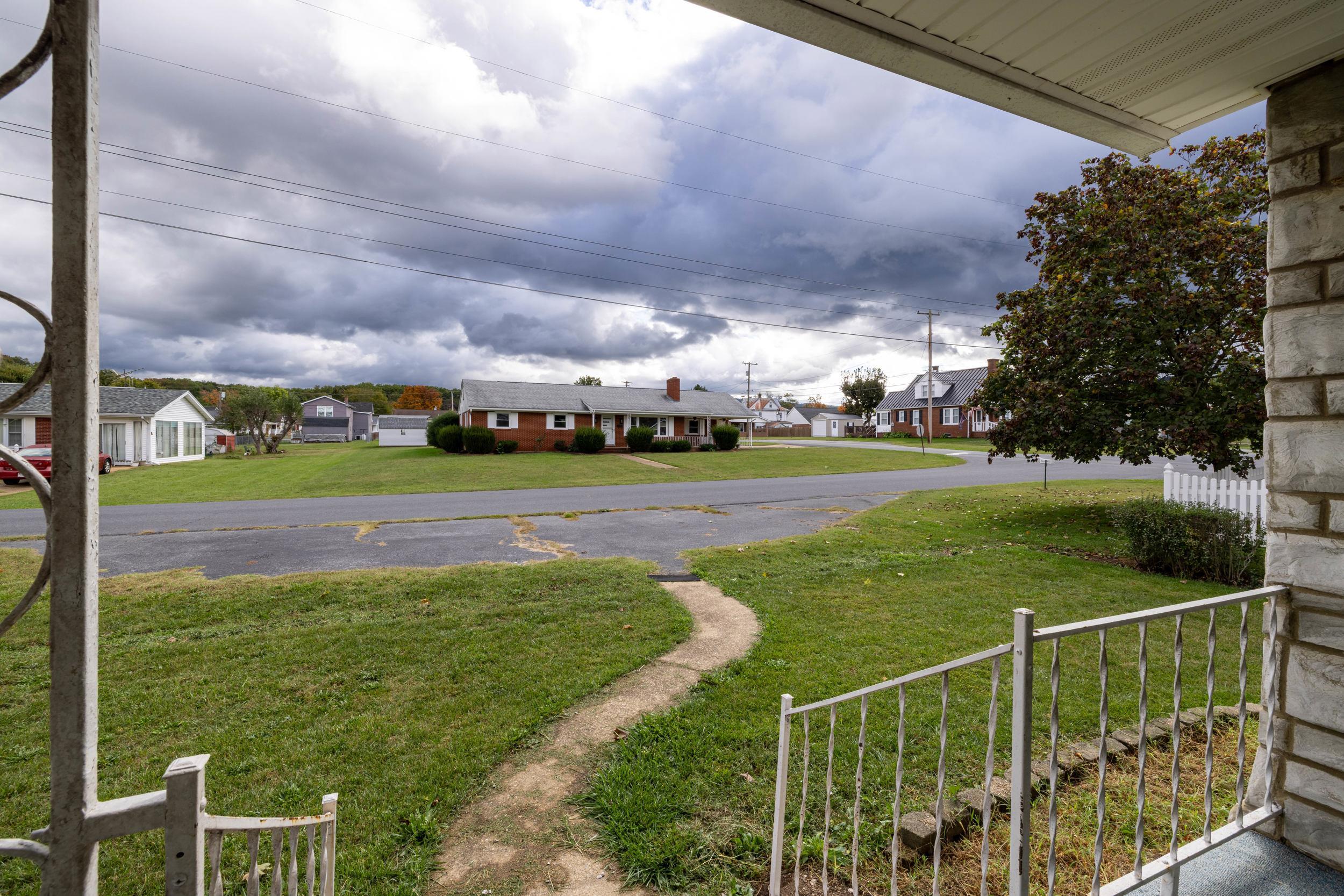 403 LEE AVE, ELKTON, Virginia 22827, 3 Bedrooms Bedrooms, ,1 BathroomBathrooms,Residential,403 LEE AVE,669925 MLS # 669925