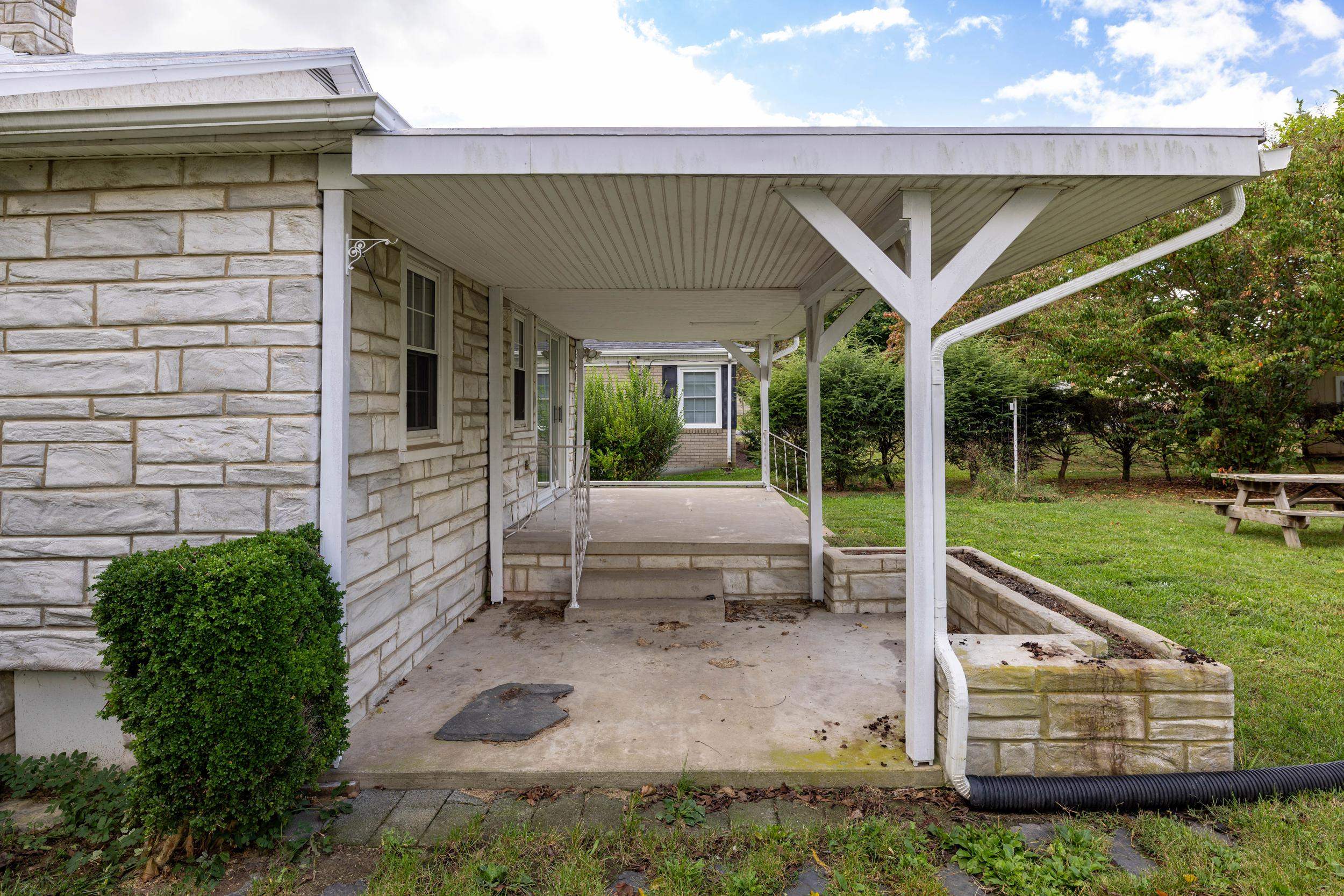 403 LEE AVE, ELKTON, Virginia 22827, 3 Bedrooms Bedrooms, ,1 BathroomBathrooms,Residential,403 LEE AVE,669925 MLS # 669925