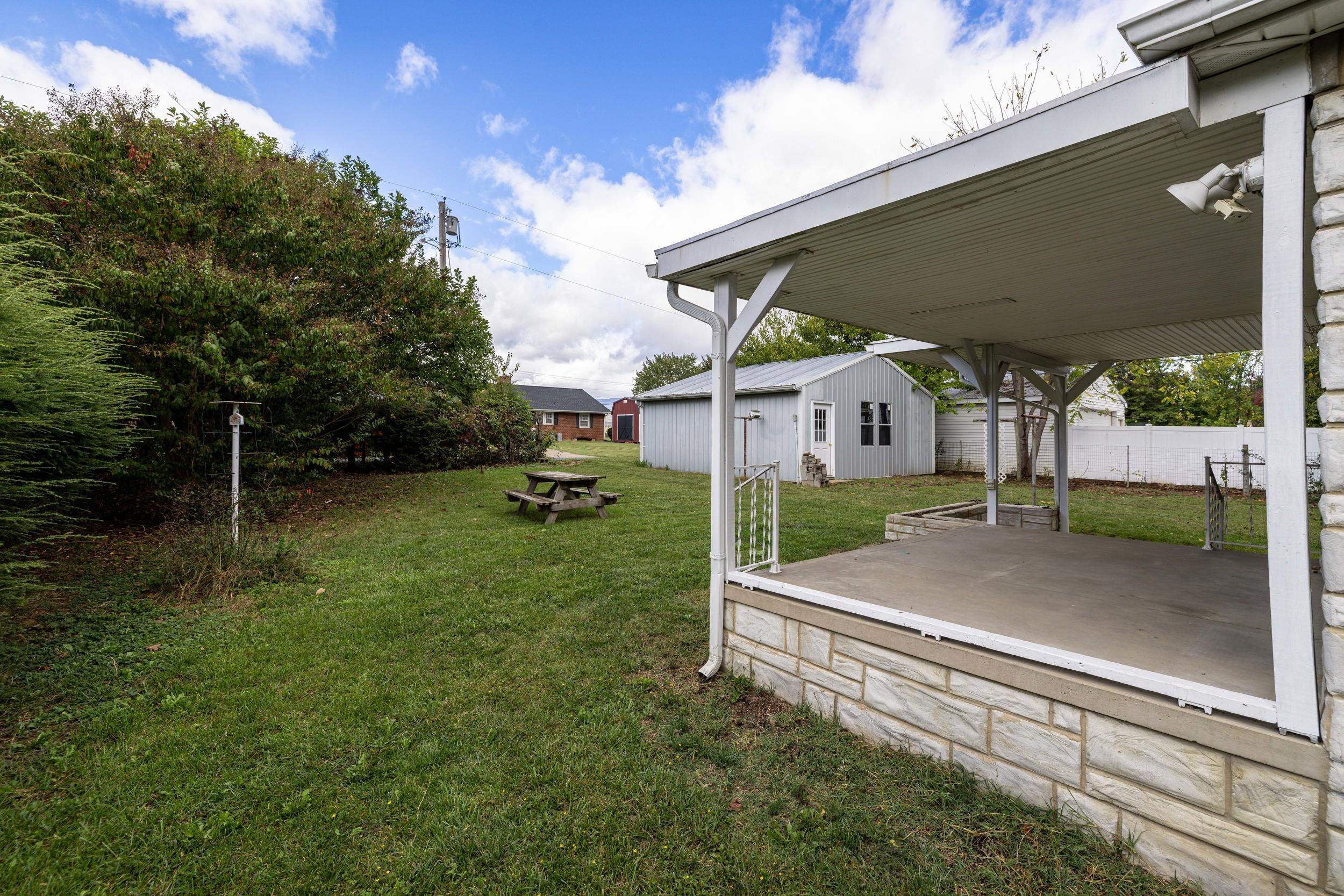 403 LEE AVE, ELKTON, Virginia 22827, 3 Bedrooms Bedrooms, ,1 BathroomBathrooms,Residential,403 LEE AVE,669925 MLS # 669925