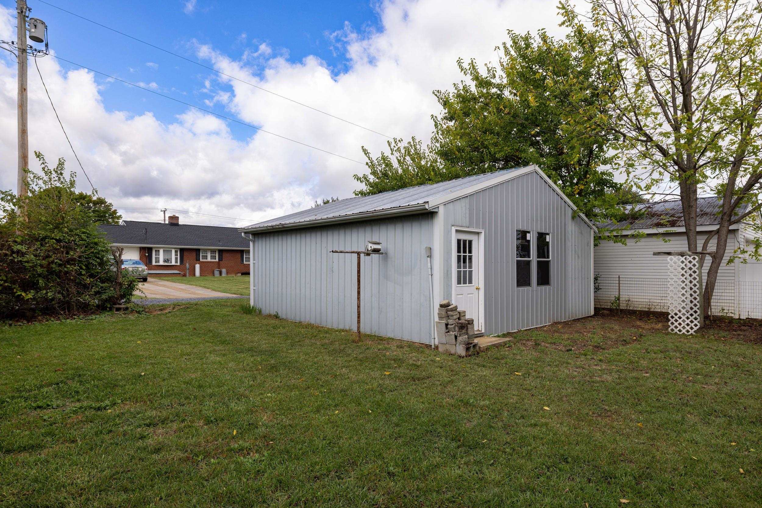 403 LEE AVE, ELKTON, Virginia 22827, 3 Bedrooms Bedrooms, ,1 BathroomBathrooms,Residential,403 LEE AVE,669925 MLS # 669925