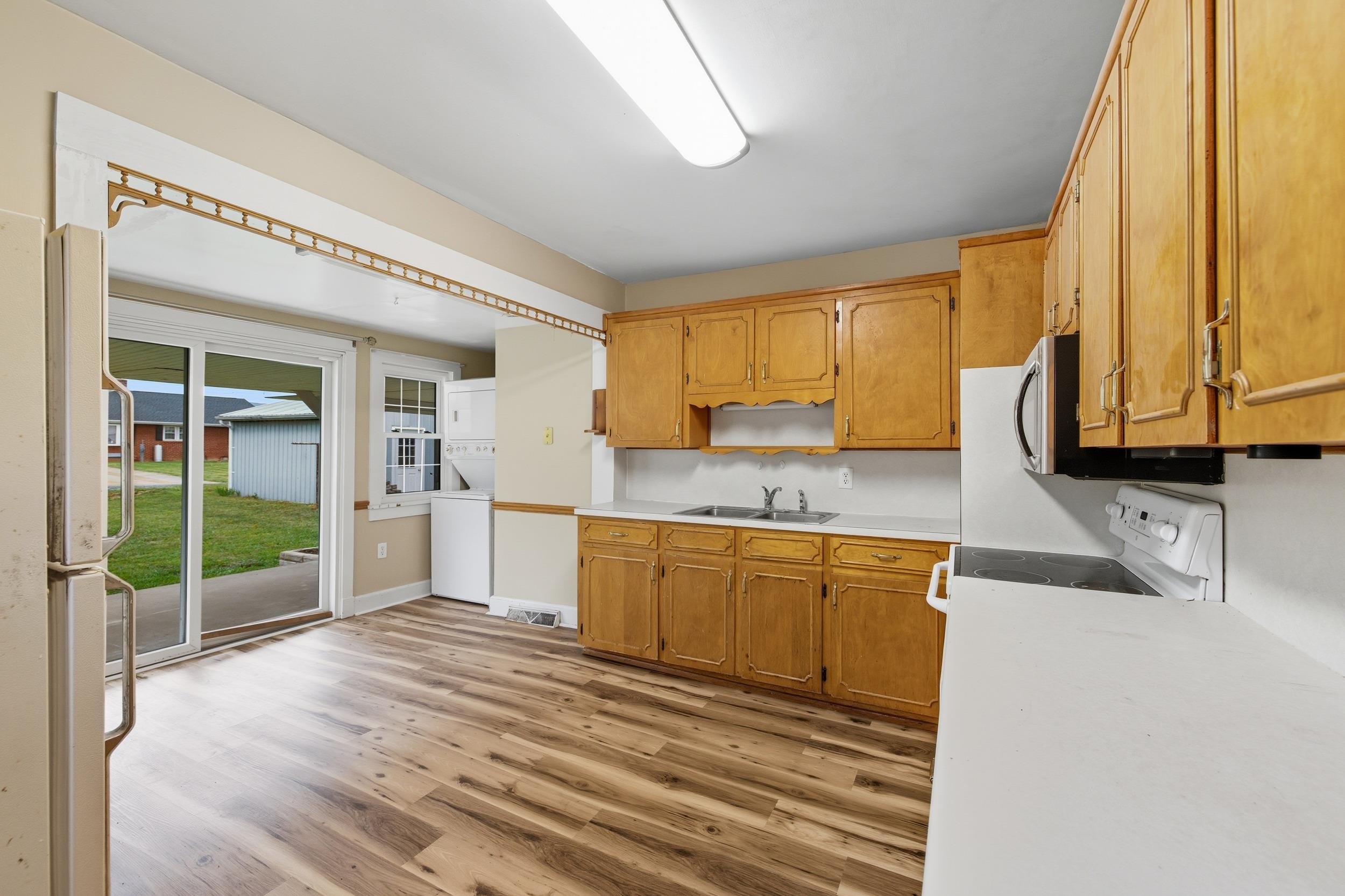 403 LEE AVE, ELKTON, Virginia 22827, 3 Bedrooms Bedrooms, ,1 BathroomBathrooms,Residential,403 LEE AVE,669925 MLS # 669925
