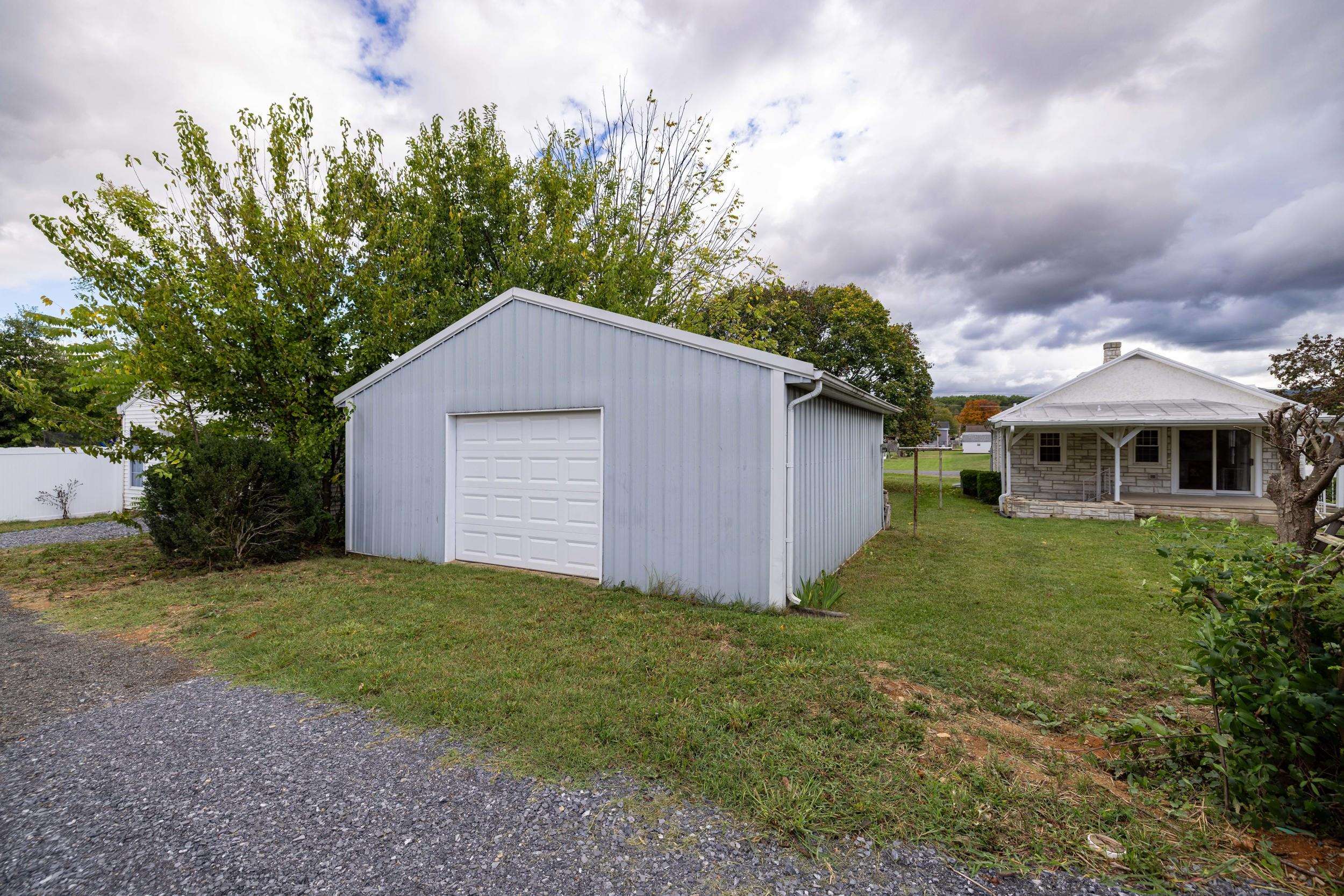 403 LEE AVE, ELKTON, Virginia 22827, 3 Bedrooms Bedrooms, ,1 BathroomBathrooms,Residential,403 LEE AVE,669925 MLS # 669925