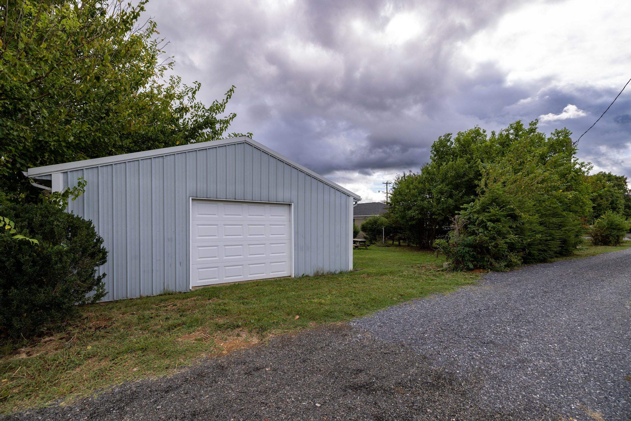 403 LEE AVE, ELKTON, Virginia 22827, 3 Bedrooms Bedrooms, ,1 BathroomBathrooms,Residential,403 LEE AVE,669925 MLS # 669925