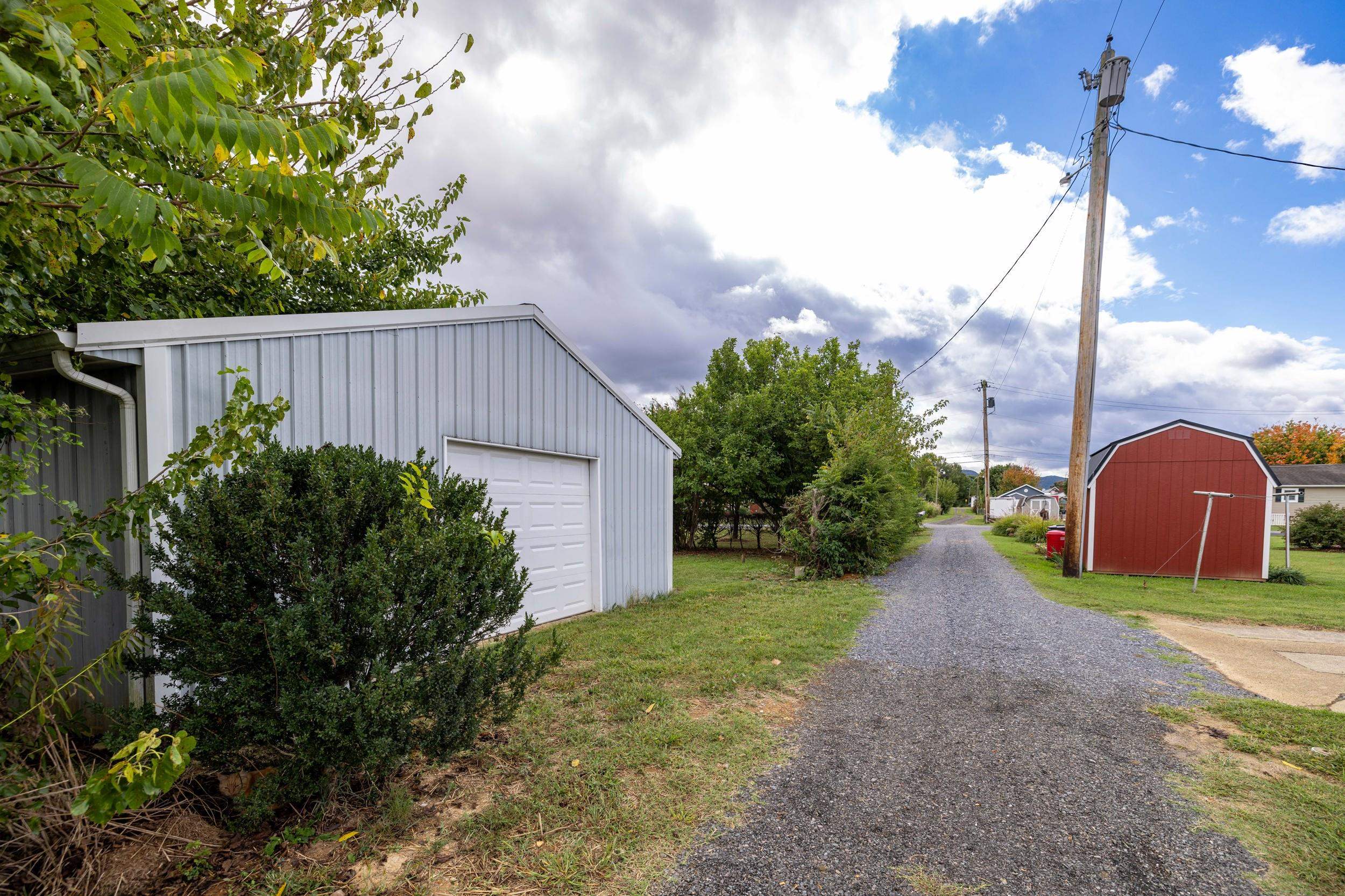 403 LEE AVE, ELKTON, Virginia 22827, 3 Bedrooms Bedrooms, ,1 BathroomBathrooms,Residential,403 LEE AVE,669925 MLS # 669925