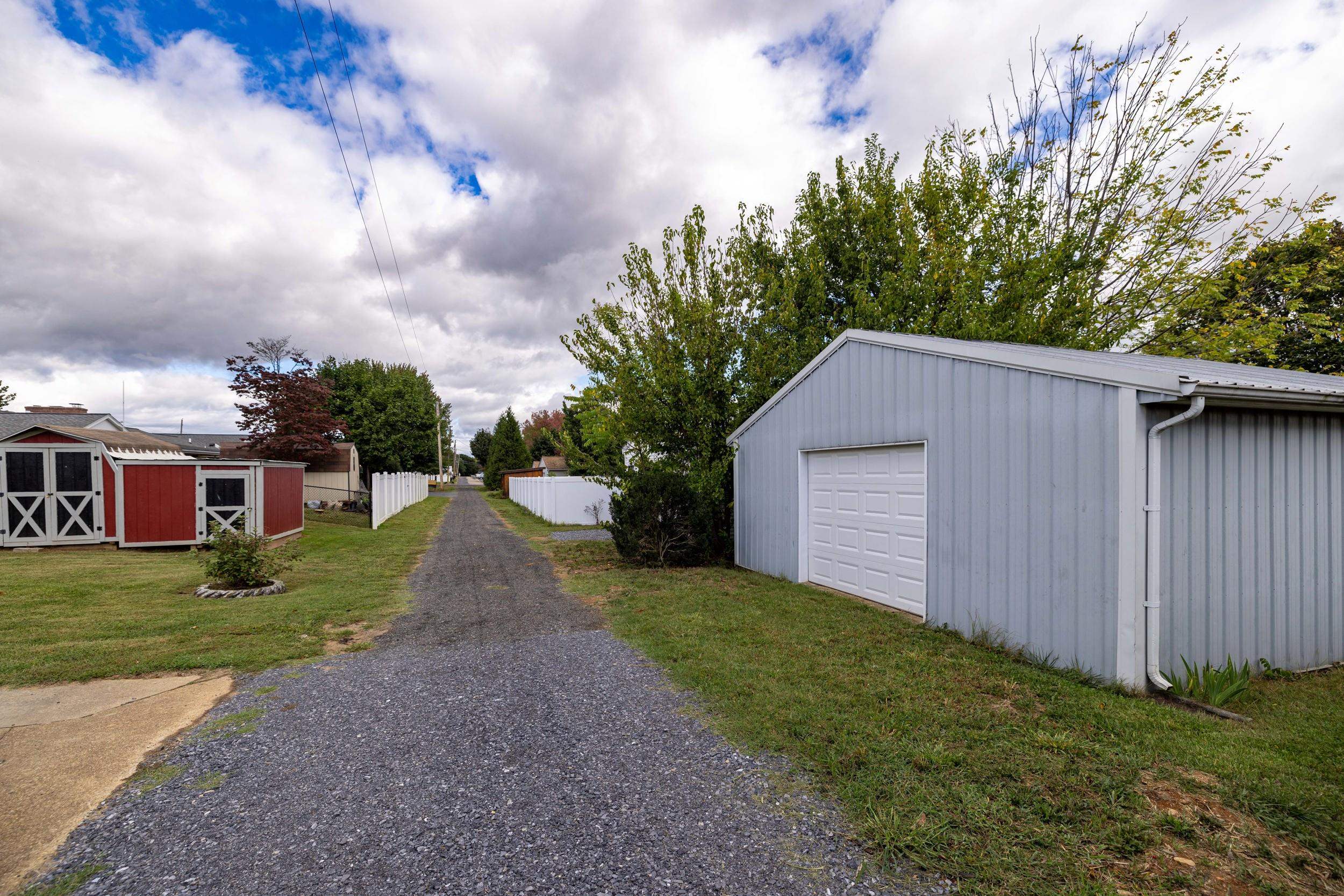 403 LEE AVE, ELKTON, Virginia 22827, 3 Bedrooms Bedrooms, ,1 BathroomBathrooms,Residential,403 LEE AVE,669925 MLS # 669925