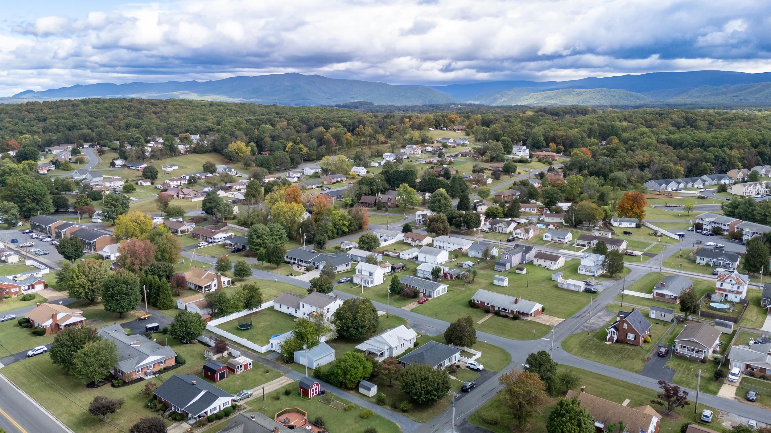 403 LEE AVE, ELKTON, Virginia 22827, 3 Bedrooms Bedrooms, ,1 BathroomBathrooms,Residential,403 LEE AVE,669925 MLS # 669925