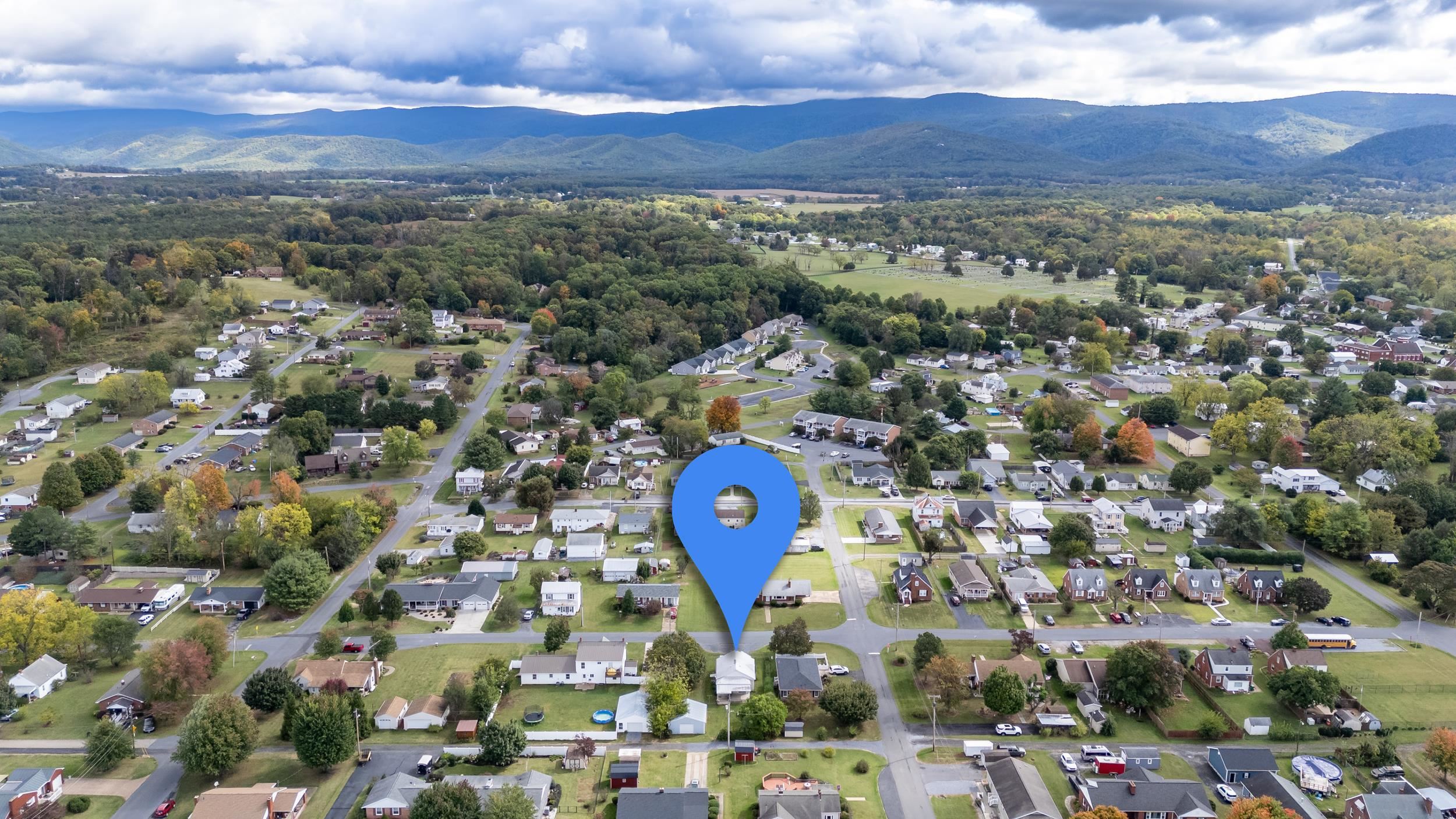 403 LEE AVE, ELKTON, Virginia 22827, 3 Bedrooms Bedrooms, ,1 BathroomBathrooms,Residential,403 LEE AVE,669925 MLS # 669925