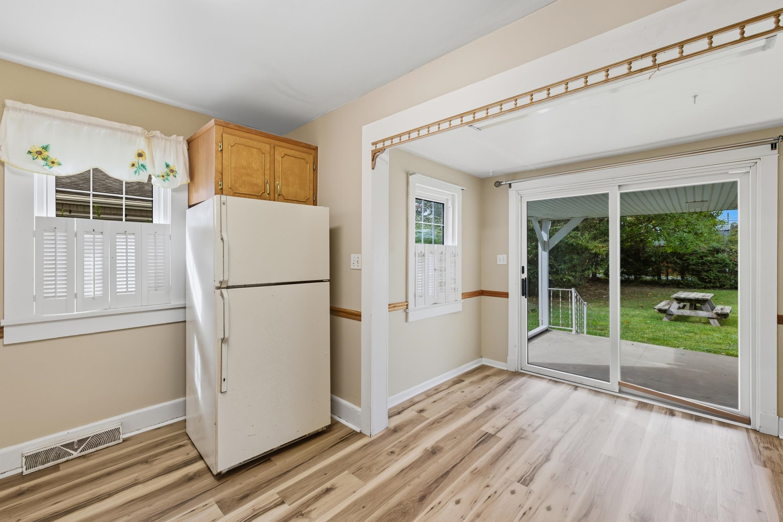 403 LEE AVE, ELKTON, Virginia 22827, 3 Bedrooms Bedrooms, ,1 BathroomBathrooms,Residential,403 LEE AVE,669925 MLS # 669925