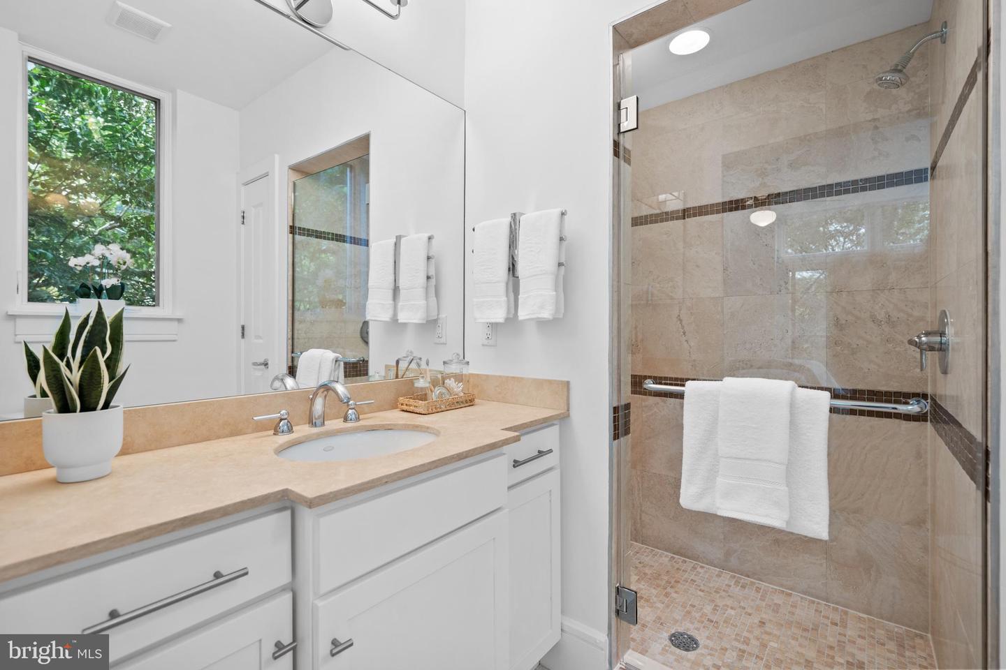 1654 EUCLID ST NW #204, WASHINGTON, District Of Columbia 20009, 2 Bedrooms Bedrooms, ,2 BathroomsBathrooms,Residential,For sale,1654 EUCLID ST NW #204,DCDC2215050 MLS # DCDC2215050