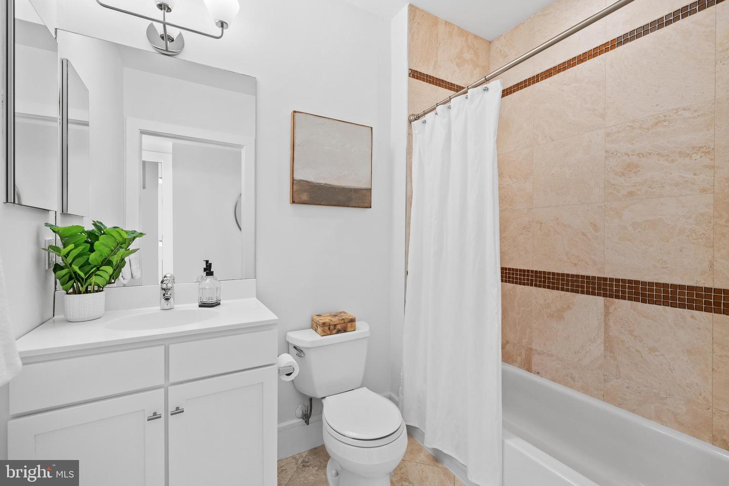 1654 EUCLID ST NW #204, WASHINGTON, District Of Columbia 20009, 2 Bedrooms Bedrooms, ,2 BathroomsBathrooms,Residential,For sale,1654 EUCLID ST NW #204,DCDC2215050 MLS # DCDC2215050