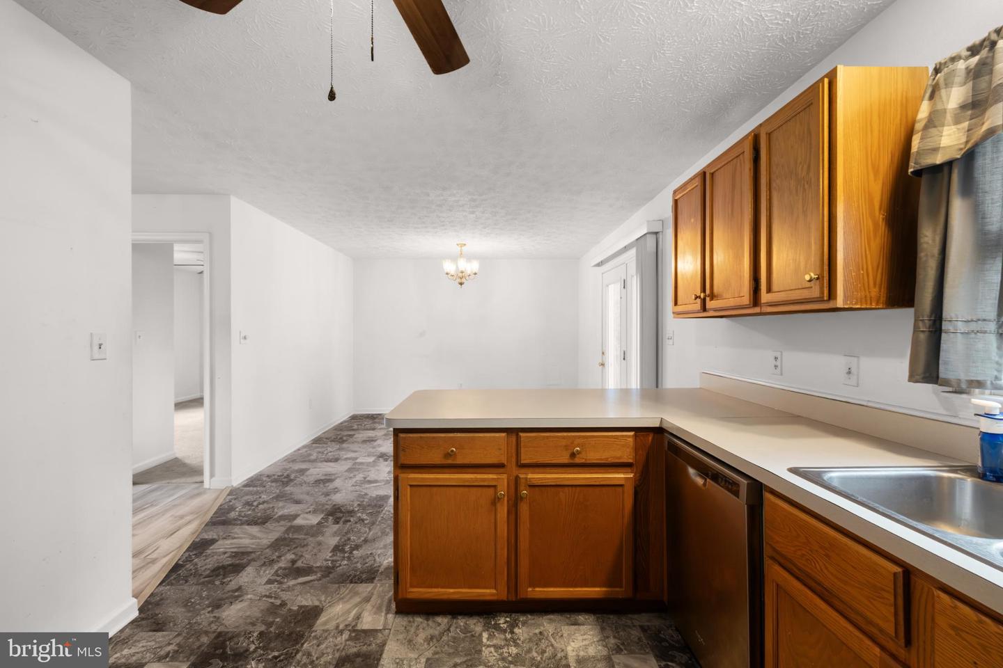 134 CARDINAL LN, WINCHESTER, Virginia 22602, 3 Bedrooms Bedrooms, 6 Rooms Rooms,3 BathroomsBathrooms,Residential,For sale,134 CARDINAL LN,VAFV2036396 MLS # VAFV2036396