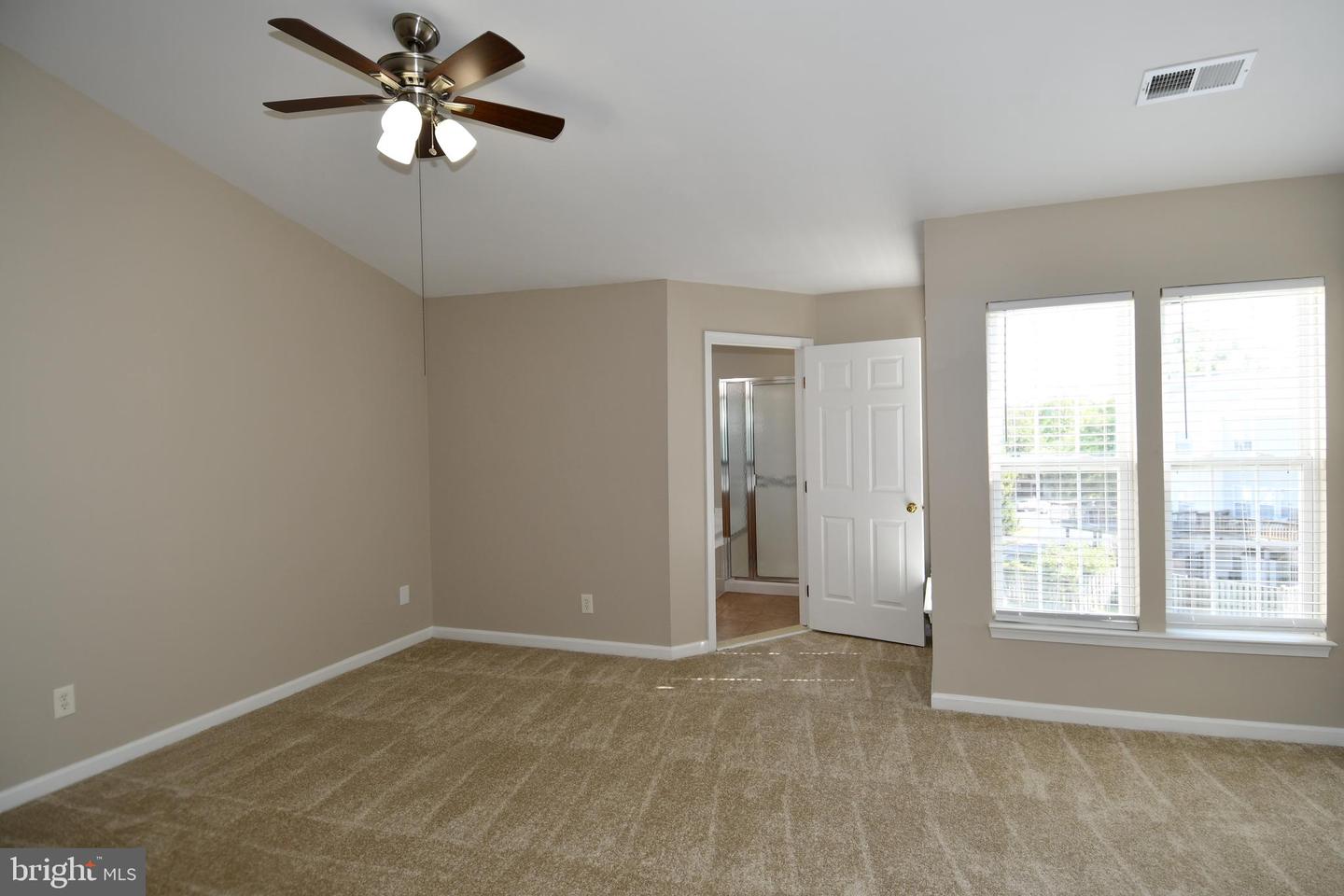 11743 BARROWS LN, WOODBRIDGE, Virginia 22192, 4 Bedrooms Bedrooms, ,3 BathroomsBathrooms,Residential,For sale,11743 BARROWS LN,VAPW2104388 MLS # VAPW2104388