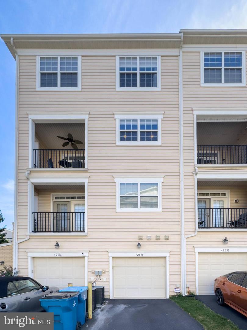 42634 HOLLYHOCK TER, BRAMBLETON, Virginia 20148, 3 Bedrooms Bedrooms, ,2 BathroomsBathrooms,Residential,For sale,42634 HOLLYHOCK TER,VALO2107574 MLS # VALO2107574