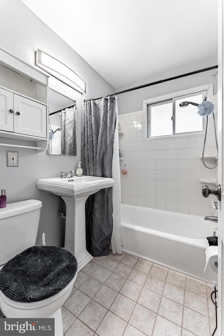 6515 BERKSHIRE DR, ALEXANDRIA, Virginia 22310, 3 Bedrooms Bedrooms, ,2 BathroomsBathrooms,Residential,For sale,6515 BERKSHIRE DR,VAFX2269192 MLS # VAFX2269192