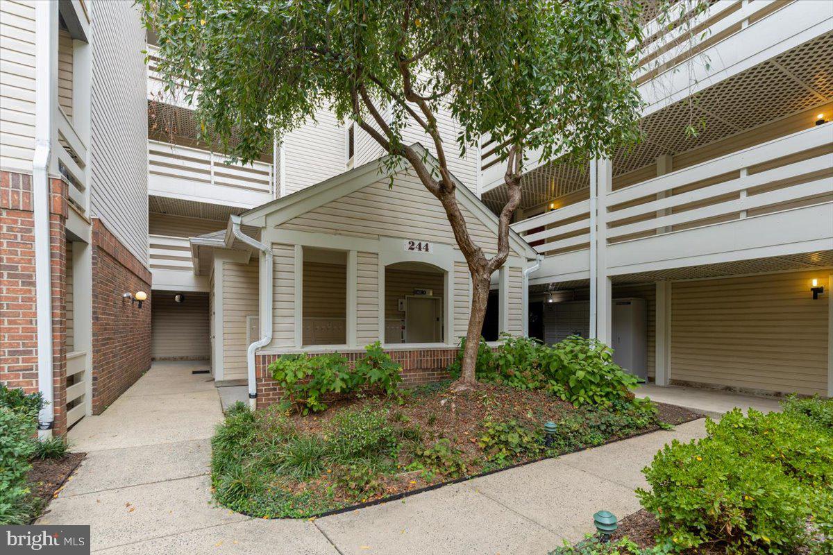 244 S REYNOLDS ST #403, ALEXANDRIA, Virginia 22304, 1 Bedroom Bedrooms, ,1 BathroomBathrooms,Residential,For sale,244 S REYNOLDS ST #403,VAAX2050344 MLS # VAAX2050344